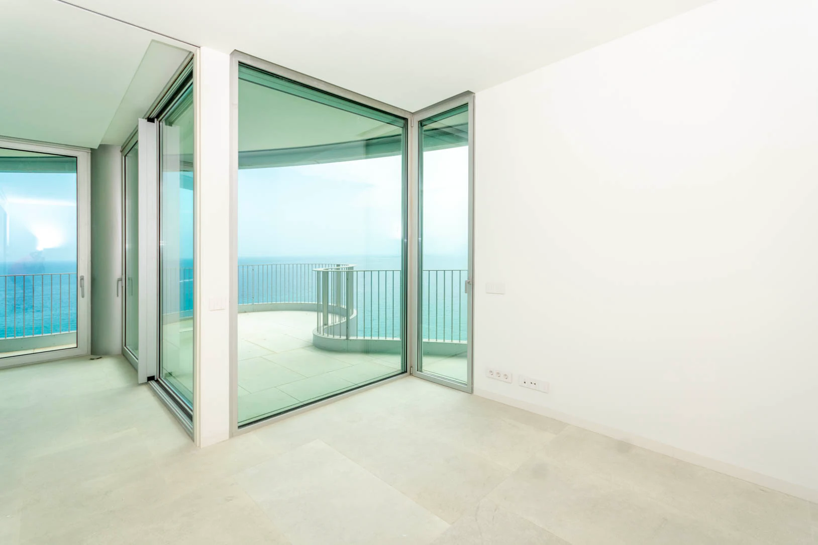 APARTAMENTOS DE LUJO EN PRIMERA LÍNEA