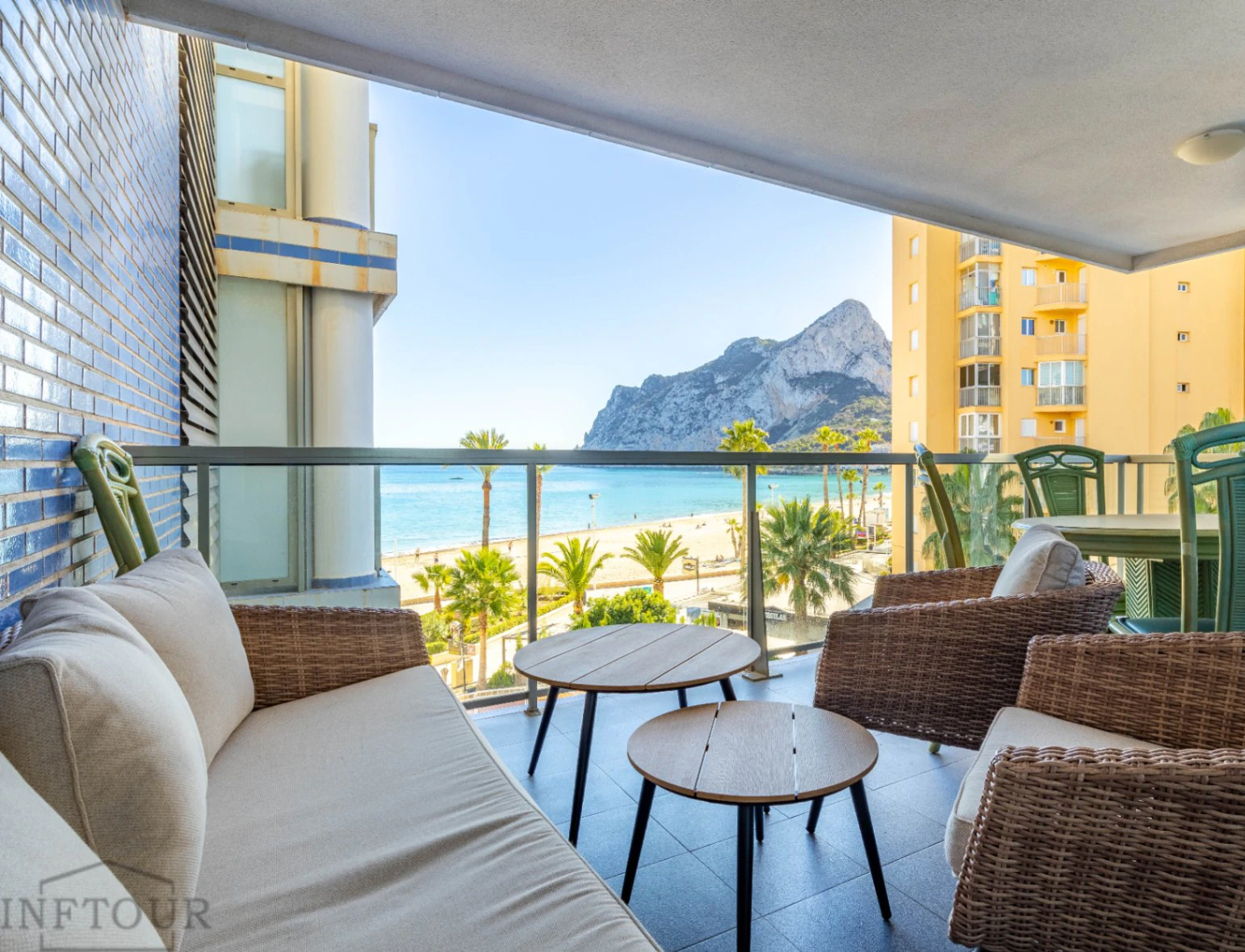 5639 - Apartamento de 2 dormitorios con vistas al mar en Calpe