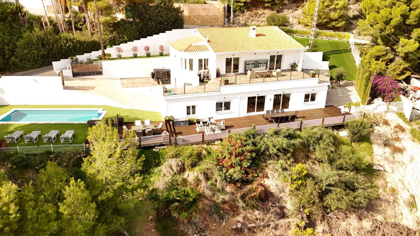 Villa de altas calidades con vistas panorámicas al mar