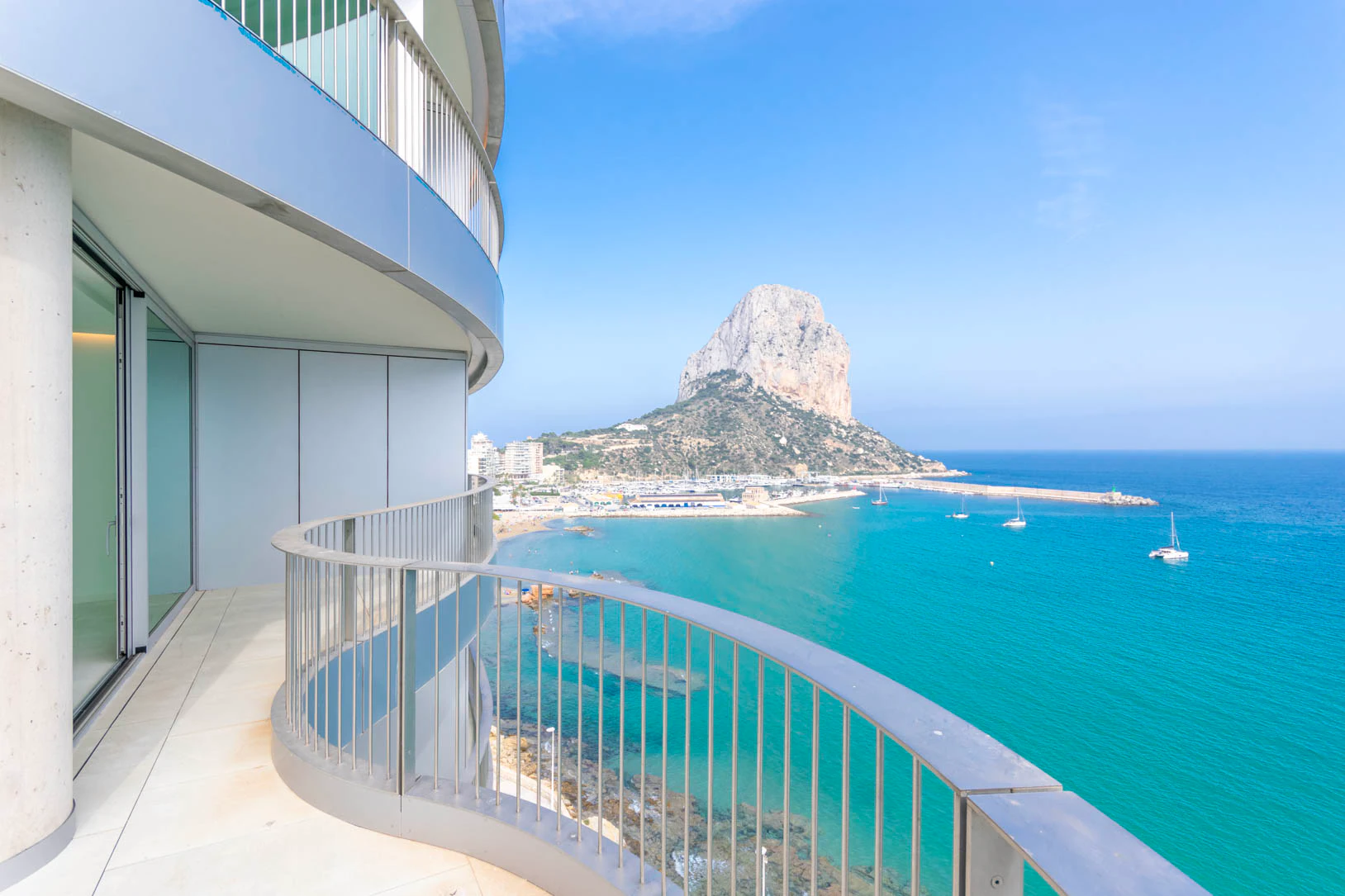 LUXURY FRONTLINE APARTMENTS