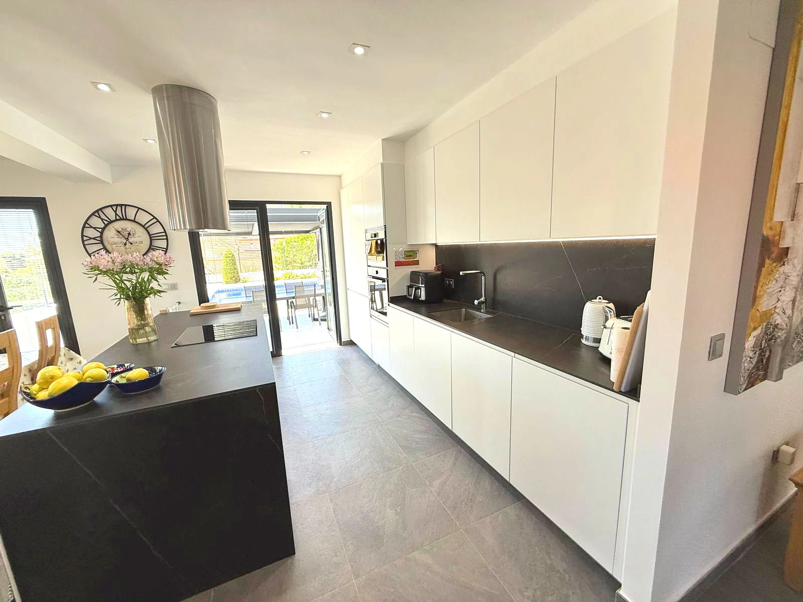Modern villa on one level, ideal for year-round living