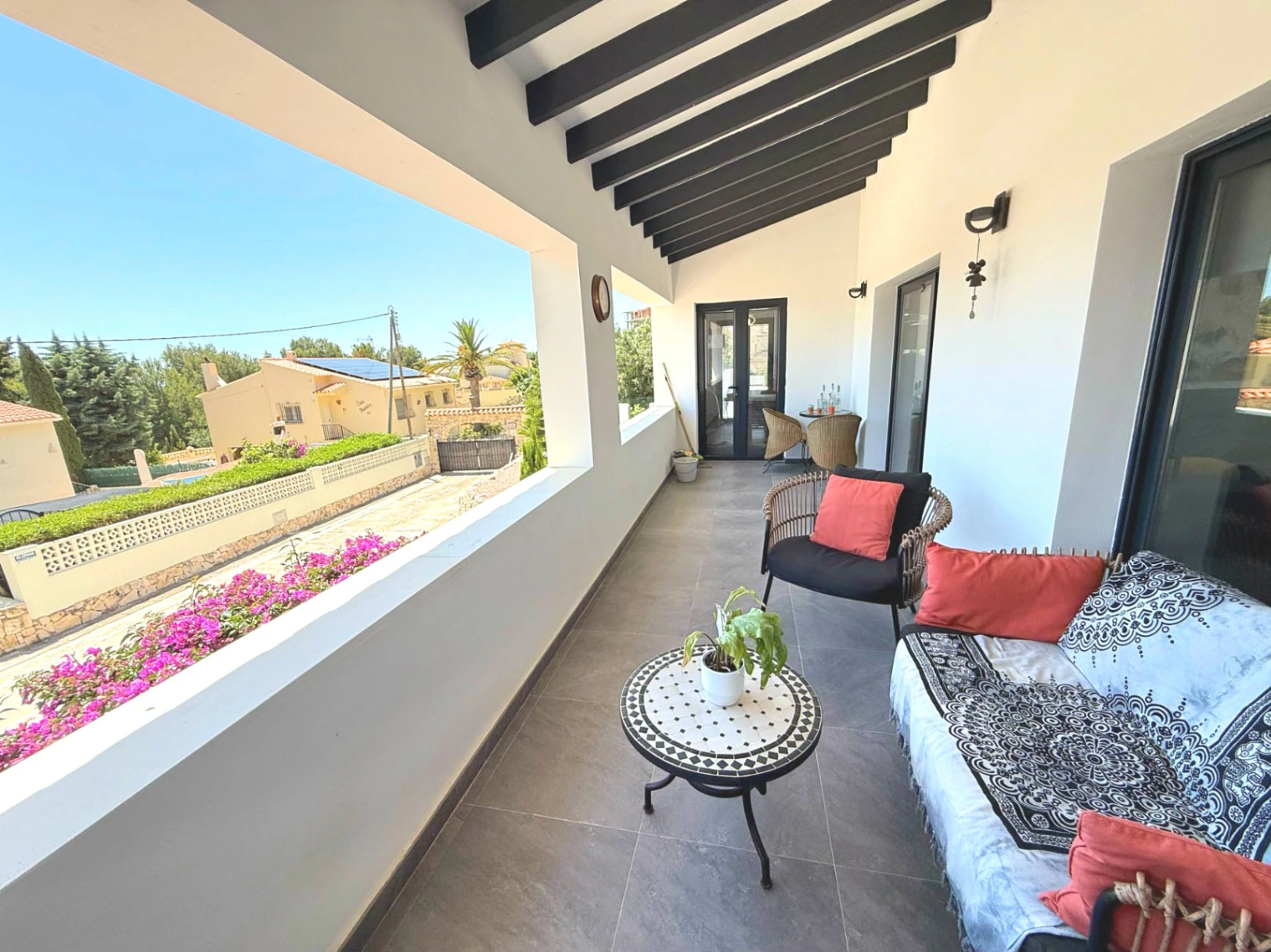 Modern villa on one level, ideal for year-round living