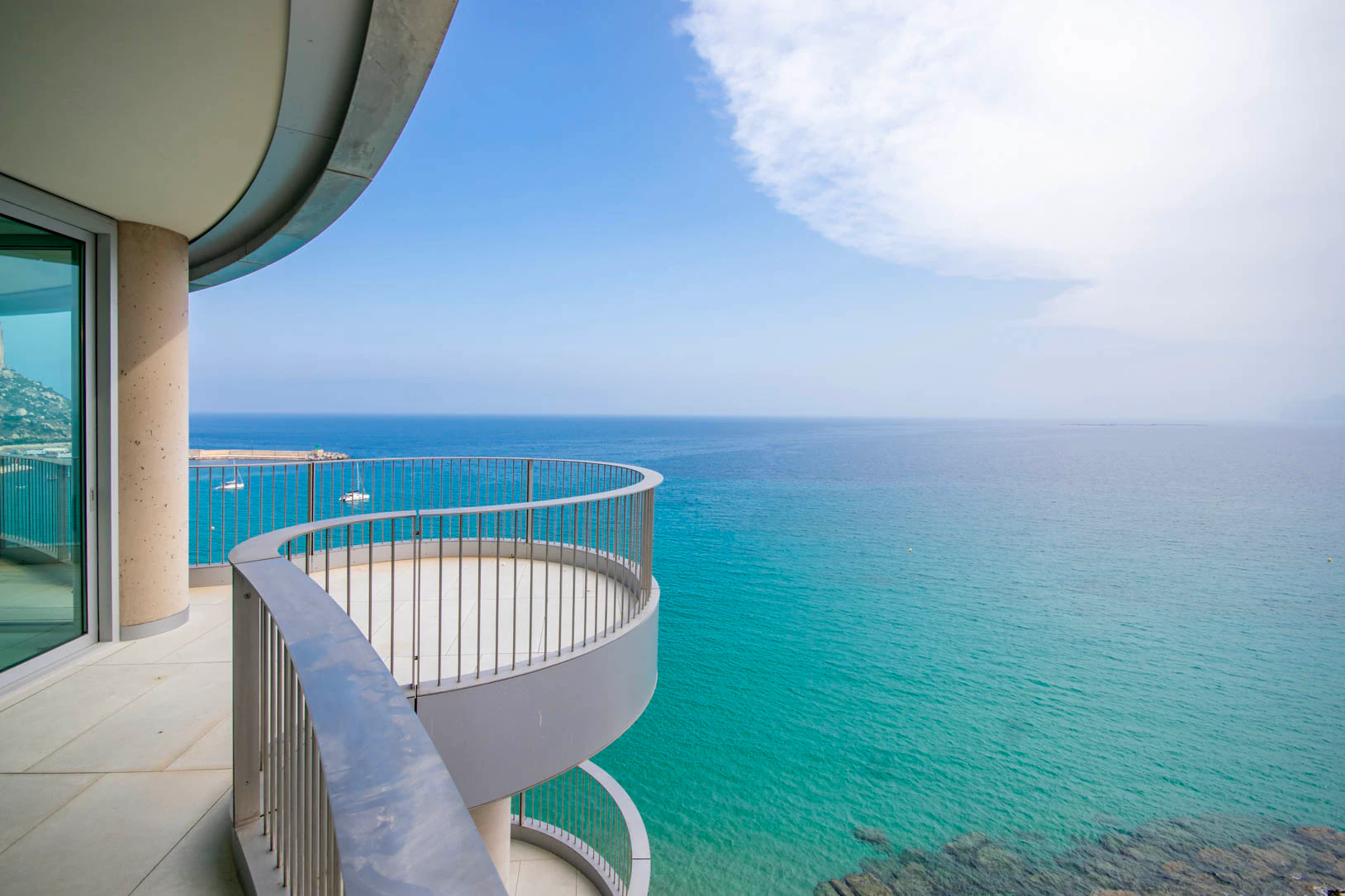 LUXURY FRONTLINE APARTMENTS