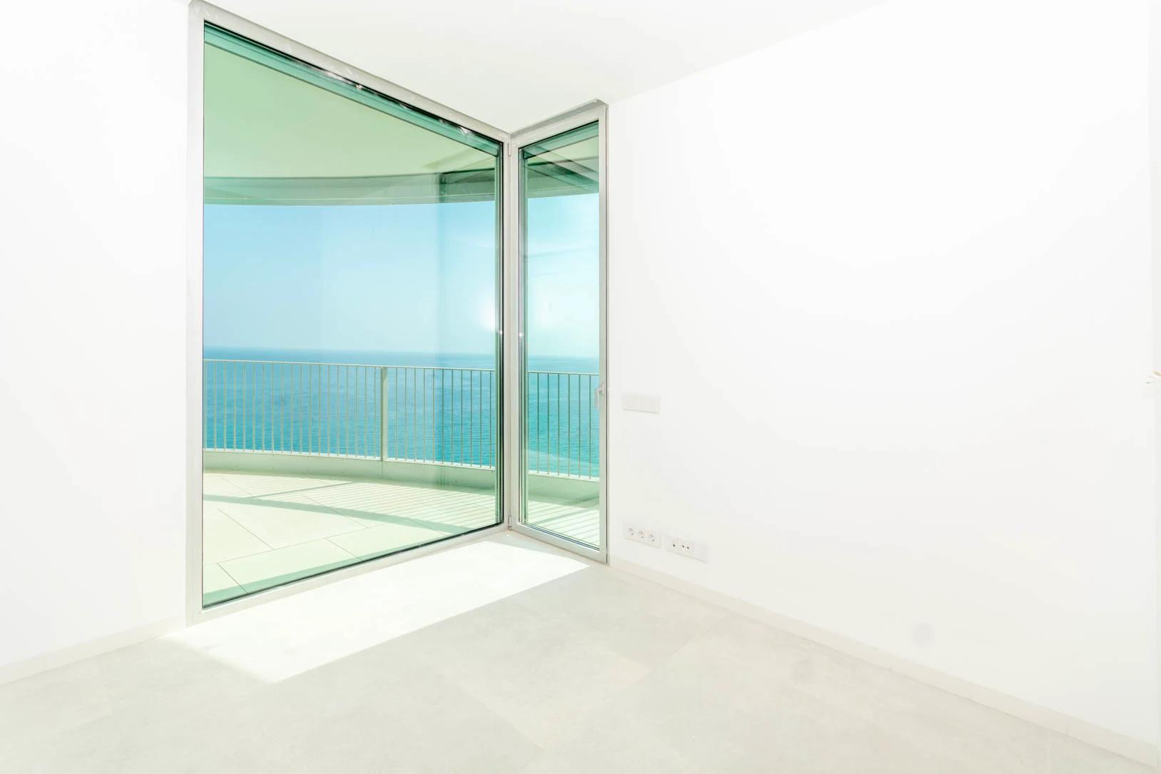 LUXURY FRONTLINE APARTMENTS