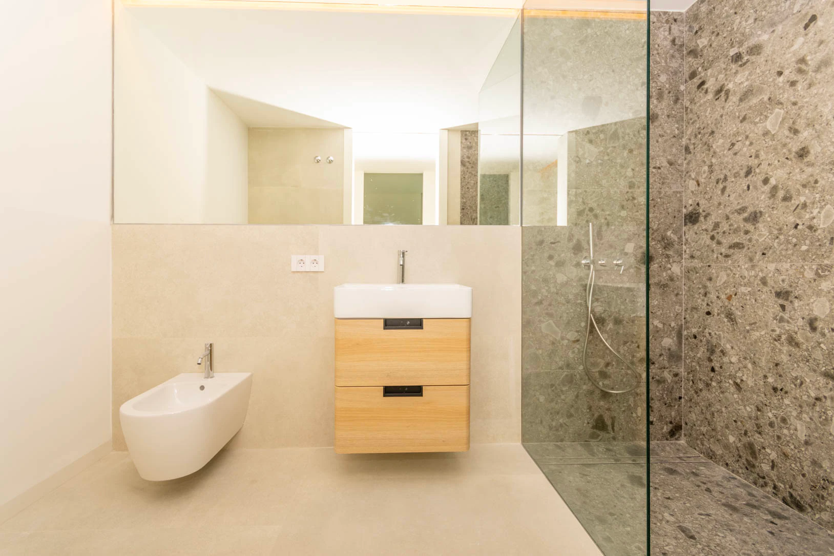 LUXURY FRONTLINE APARTMENTS