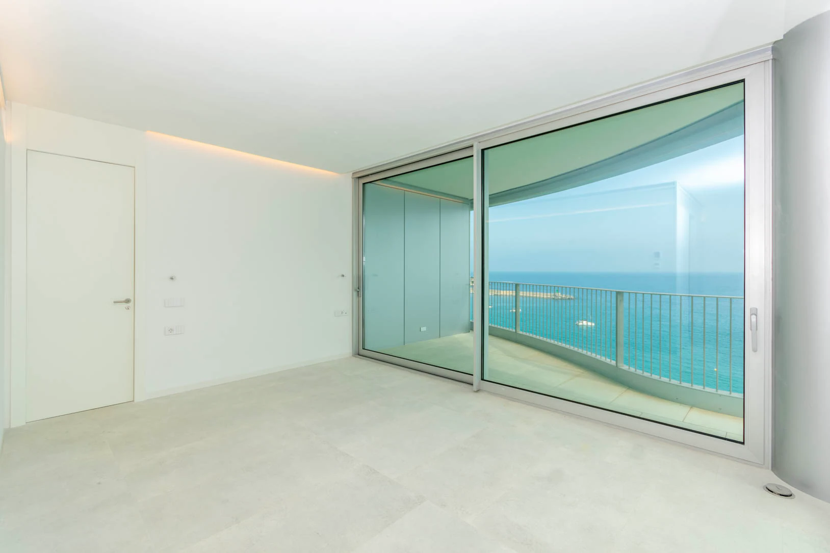 LUXURY FRONTLINE APARTMENTS