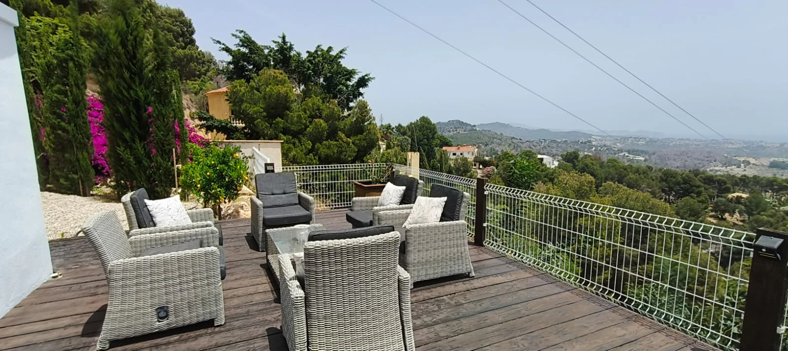 Villa de altas calidades con vistas panorámicas al mar