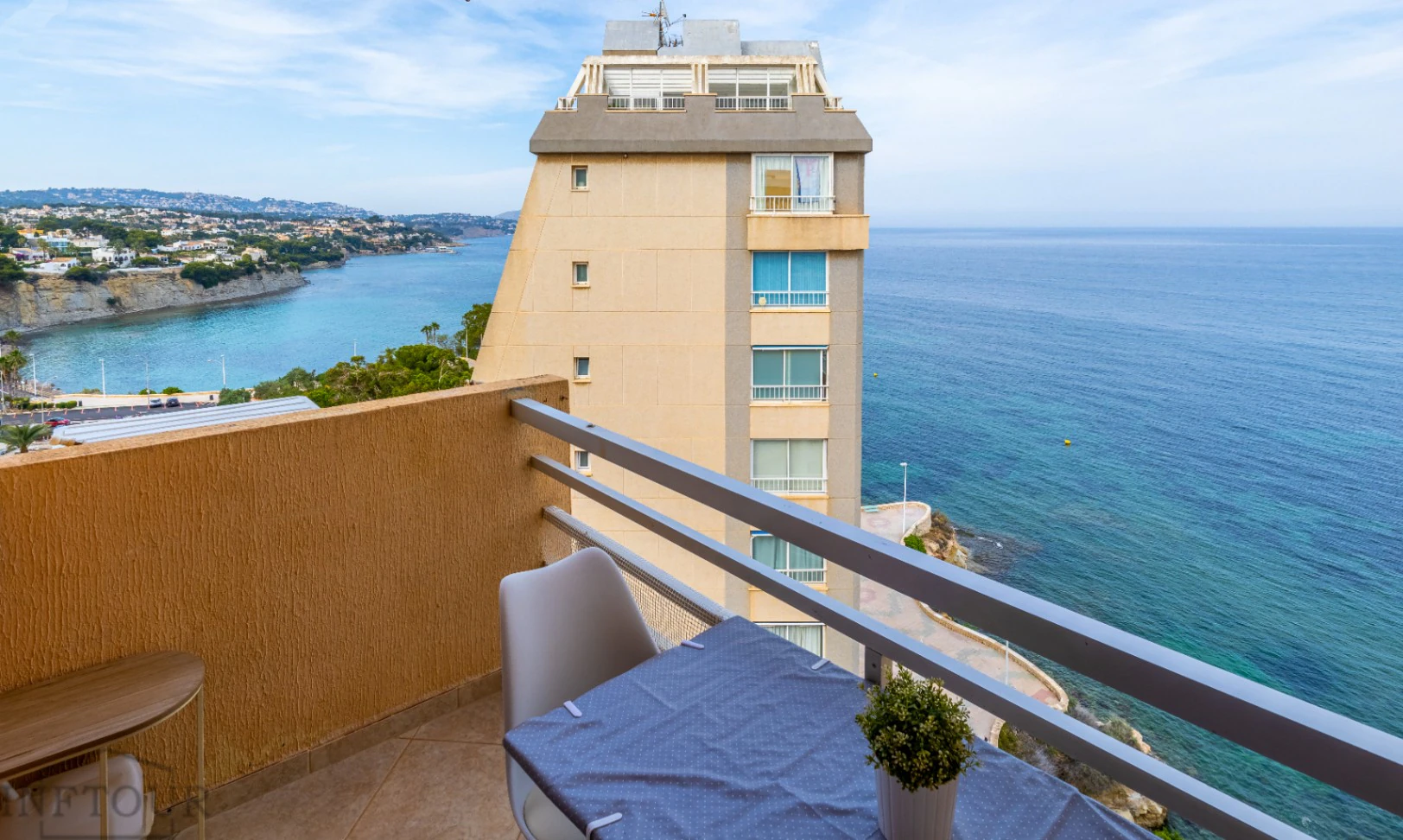 Alquiler temporal o turístico estudio con vistas al mar en primera línea de playa La Fossa, Calpe