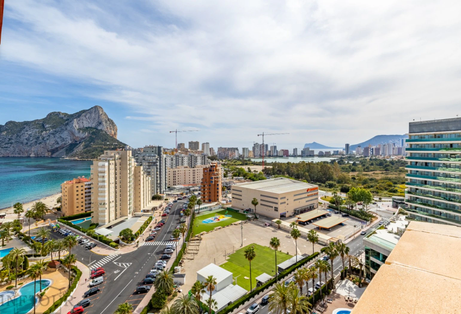 Alquiler temporal piso de 1 dormitorio con terraza, piscina y gimnasio en playa La Fossa, Calpe