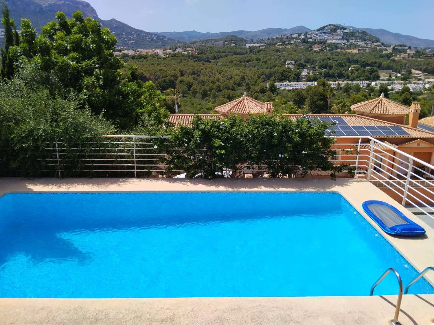 Chalet con piscina privada y vistas panorámicas en Calpe