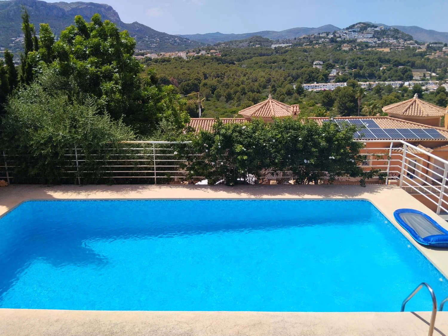 Chalet con piscina privada y vistas panorámicas en Calpe
