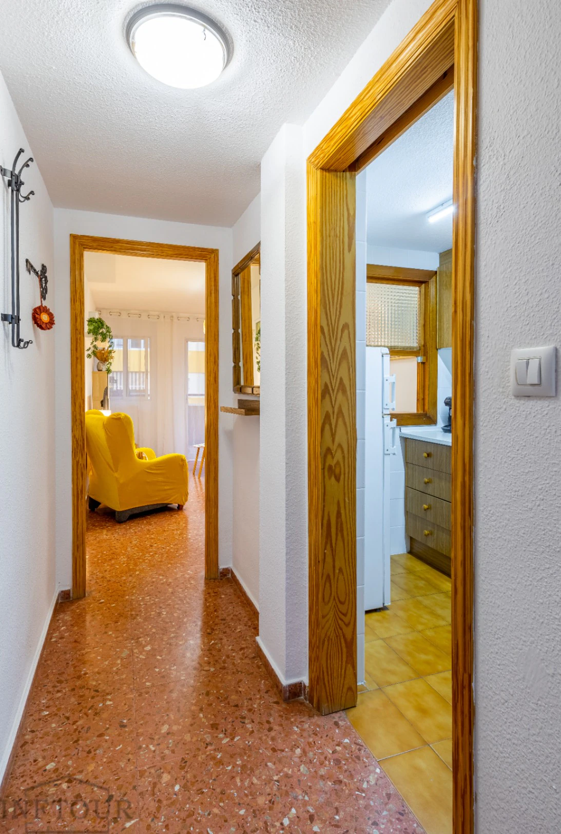 Temporary rental. Quiet 2-bedroom apartment with terrace in the center of Calpe, 240m from Arenal Bol beach.