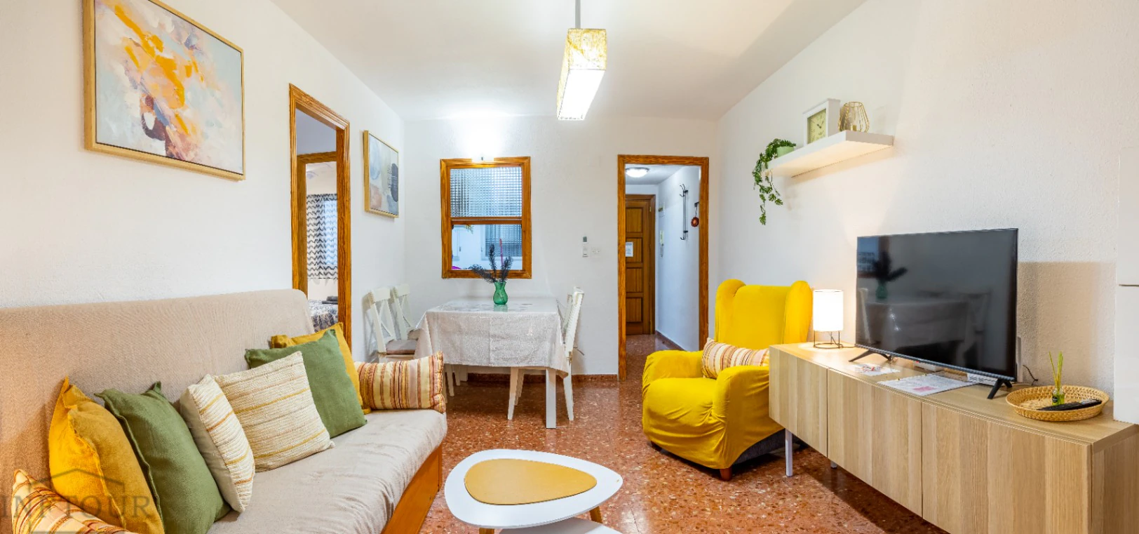 Temporary rental. Quiet 2-bedroom apartment with terrace in the center of Calpe, 240m from Arenal Bol beach.