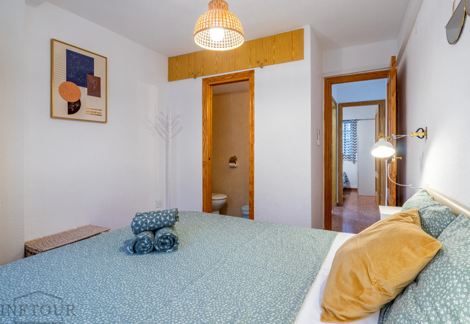 Temporary rental. Quiet 2-bedroom apartment with terrace in the center of Calpe, 240m from Arenal Bol beach.