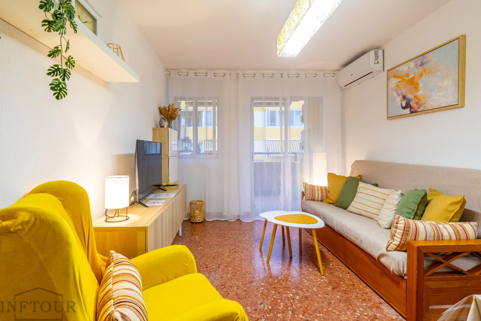 Temporary rental. Quiet 2-bedroom apartment with terrace in the center of Calpe, 240m from Arenal Bol beach.