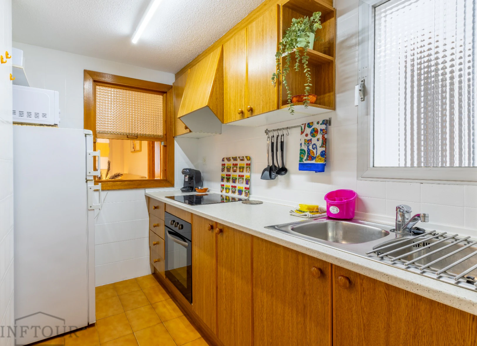 Temporary rental. Quiet 2-bedroom apartment with terrace in the center of Calpe, 240m from Arenal Bol beach.