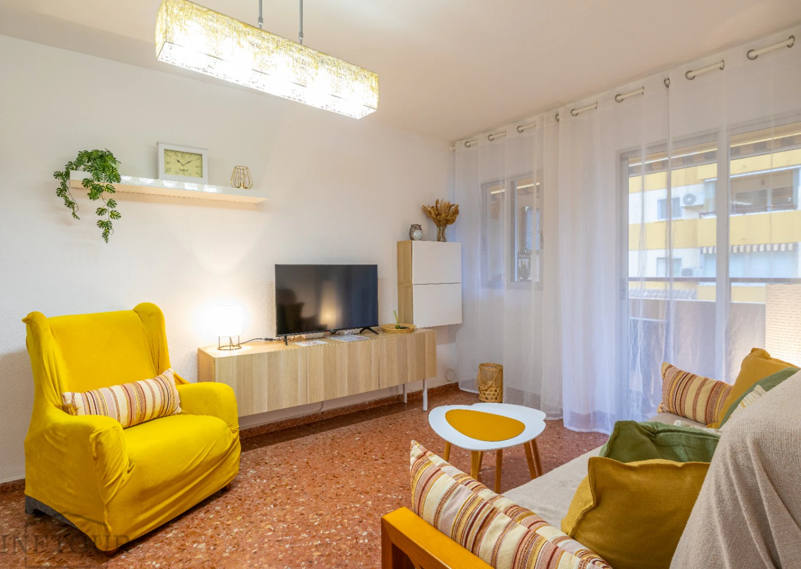 Temporary rental. Quiet 2-bedroom apartment with terrace in the center of Calpe, 240m from Arenal Bol beach.