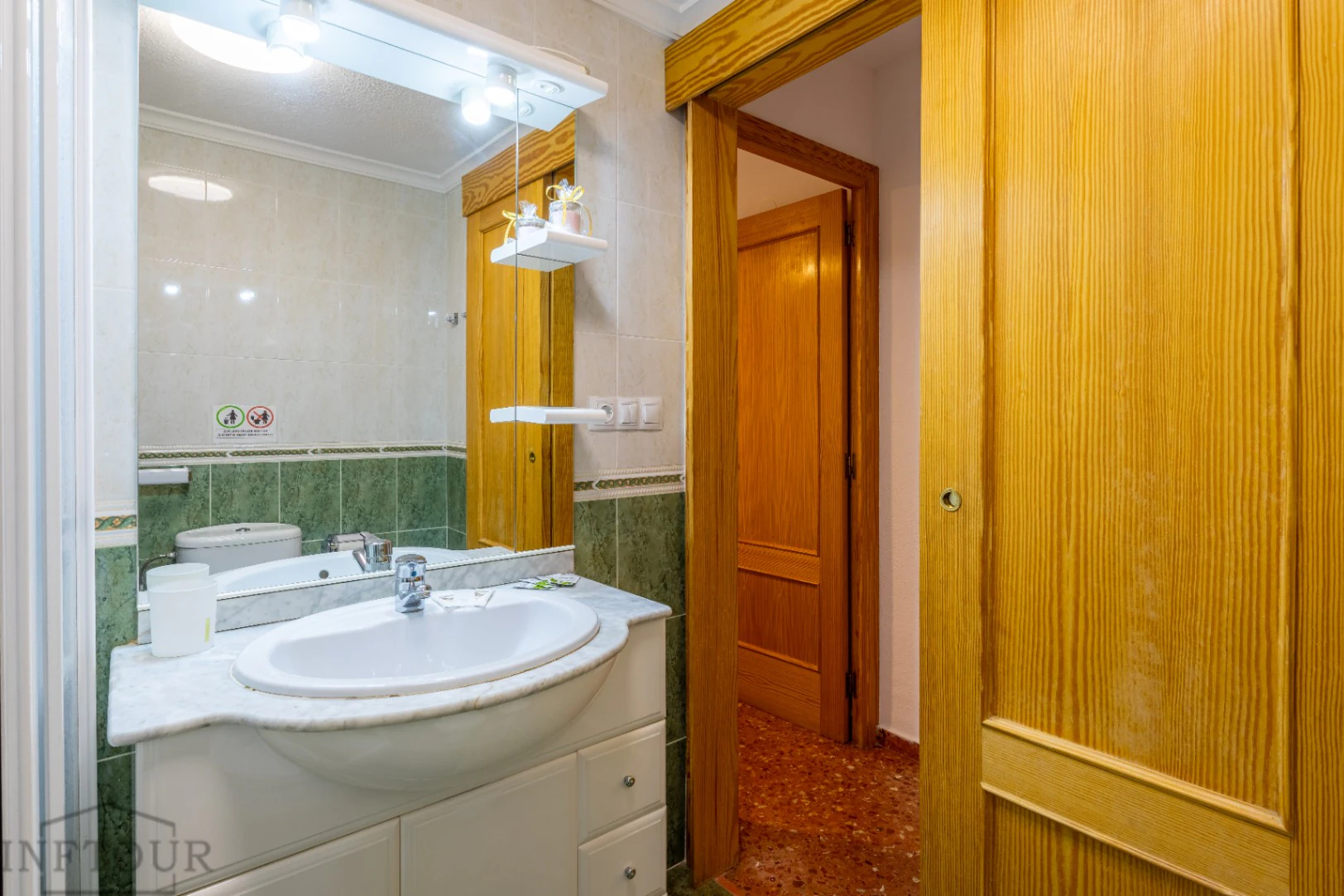 Temporary rental. Quiet 2-bedroom apartment with terrace in the center of Calpe, 240m from Arenal Bol beach.