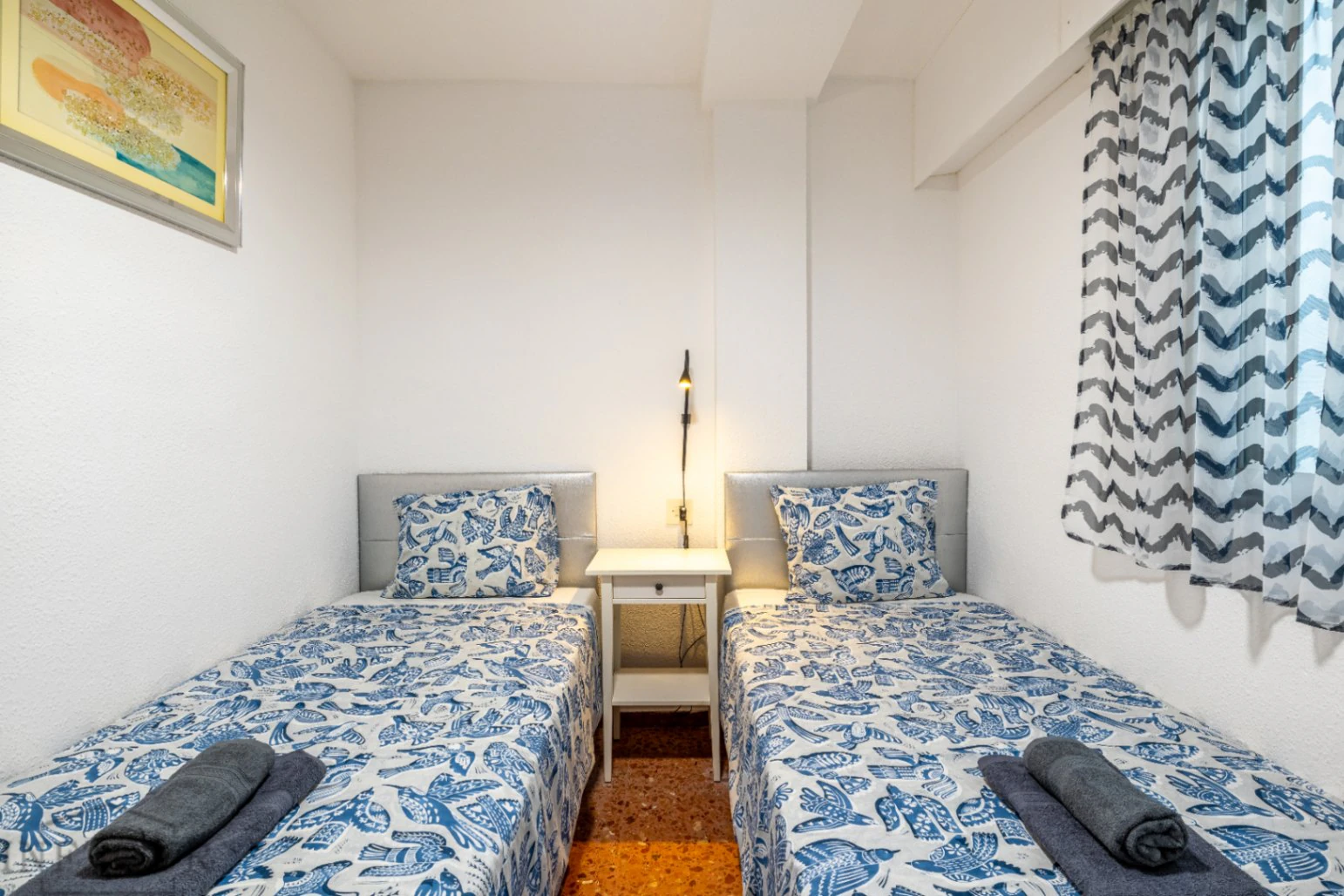 Temporary rental. Quiet 2-bedroom apartment with terrace in the center of Calpe, 240m from Arenal Bol beach.