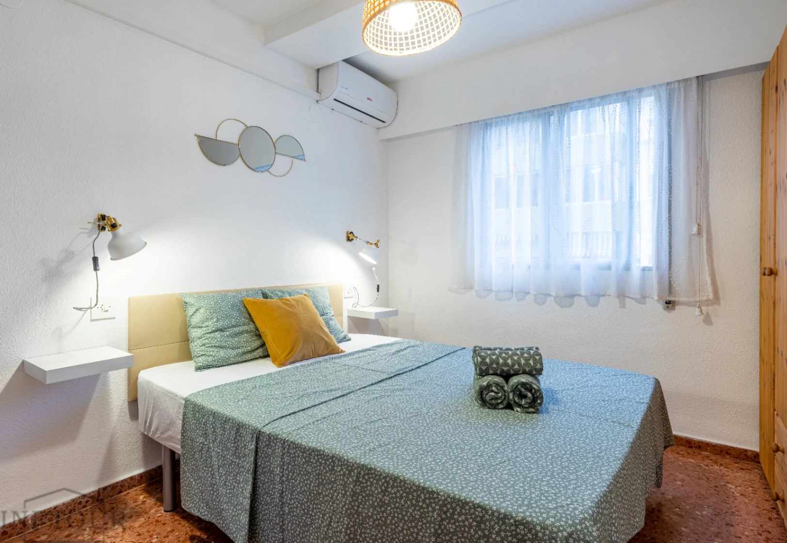 Temporary rental. Quiet 2-bedroom apartment with terrace in the center of Calpe, 240m from Arenal Bol beach.