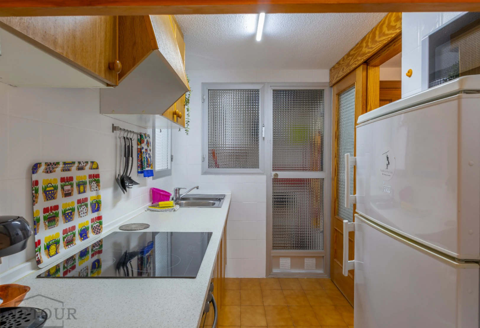 Temporary rental. Quiet 2-bedroom apartment with terrace in the center of Calpe, 240m from Arenal Bol beach.