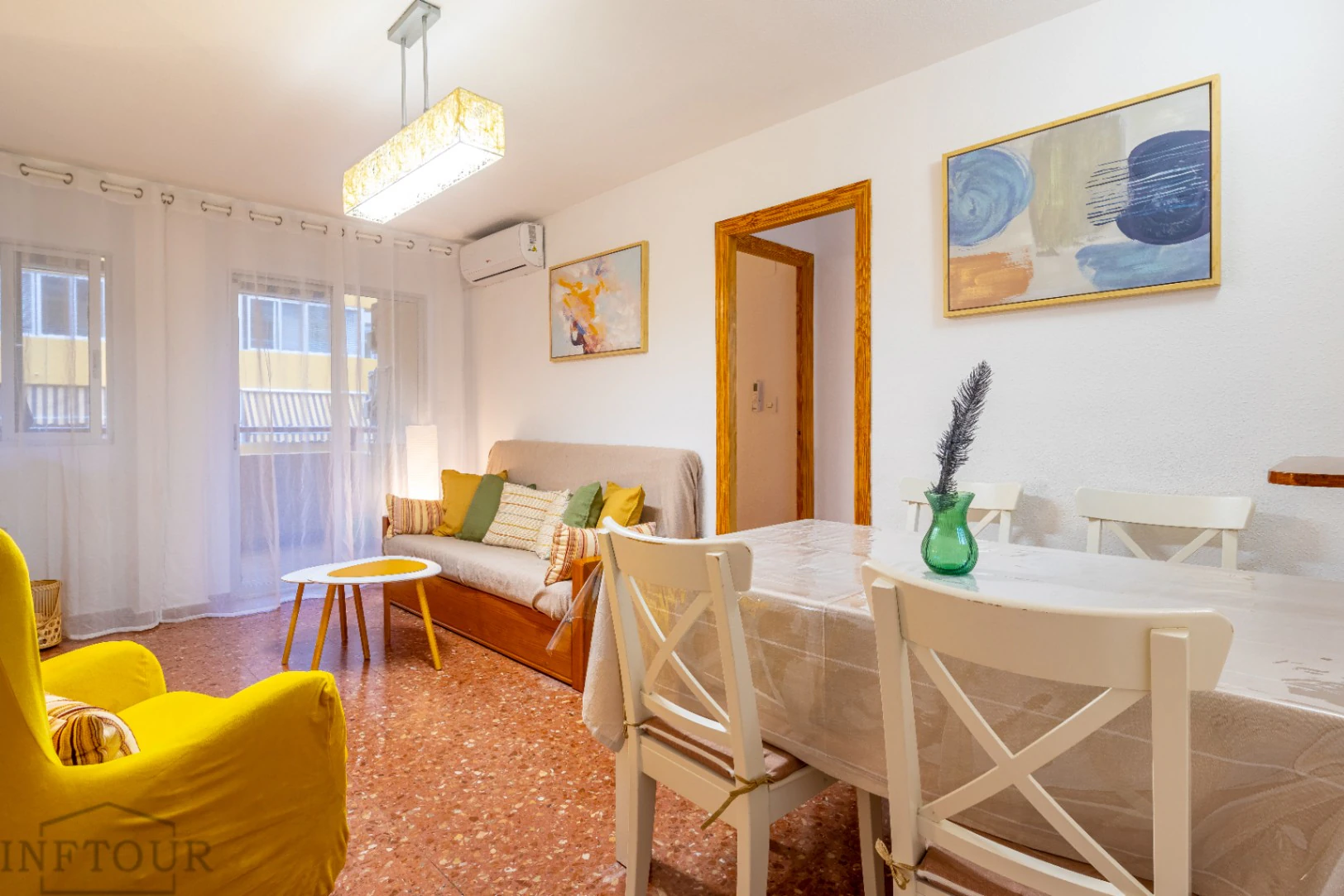 Temporary rental. Quiet 2-bedroom apartment with terrace in the center of Calpe, 240m from Arenal Bol beach.