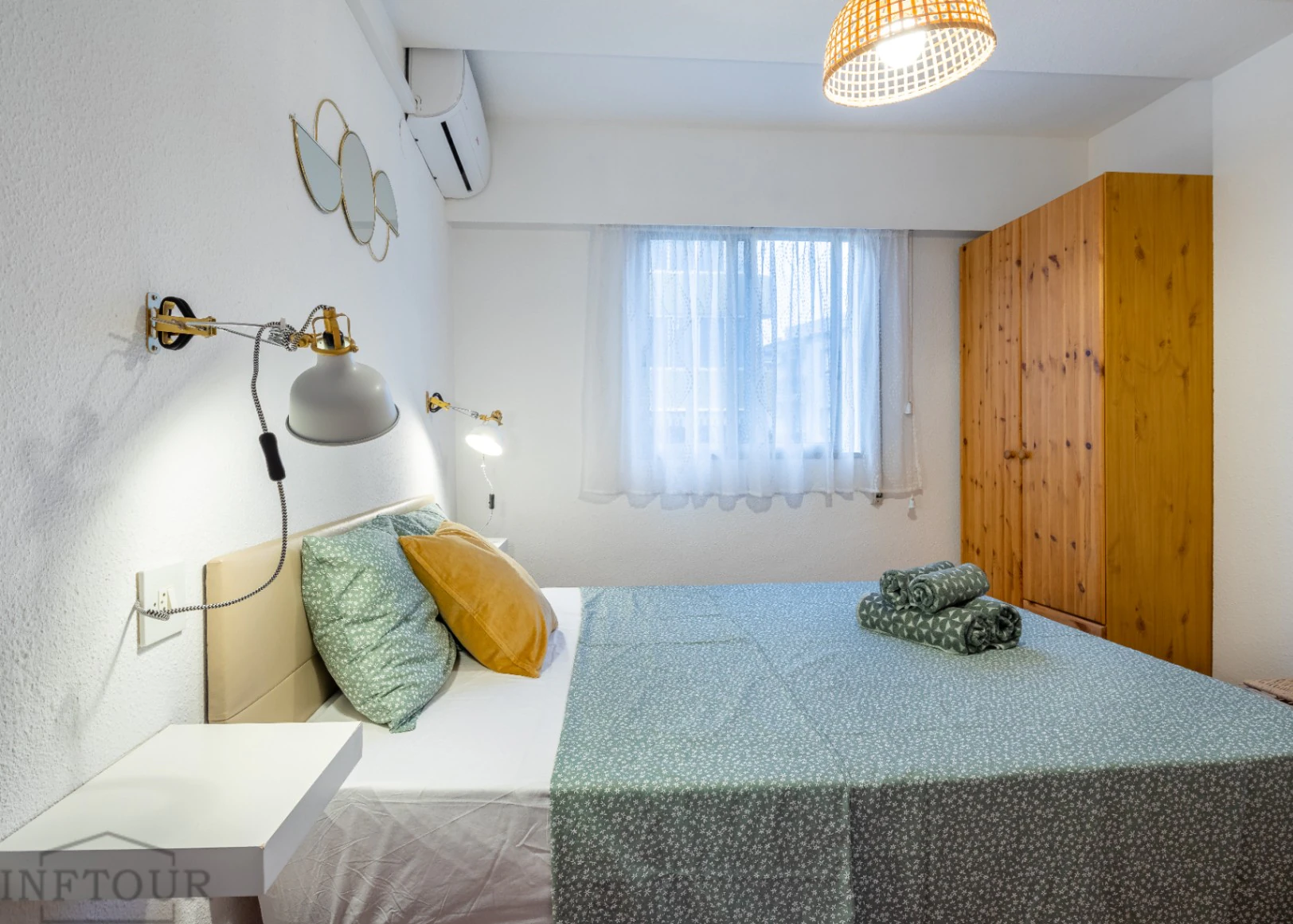 Temporary rental. Quiet 2-bedroom apartment with terrace in the center of Calpe, 240m from Arenal Bol beach.
