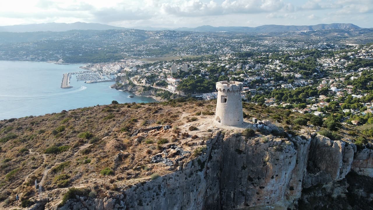 Qué tener en cuenta al comprar propiedades en Moraira