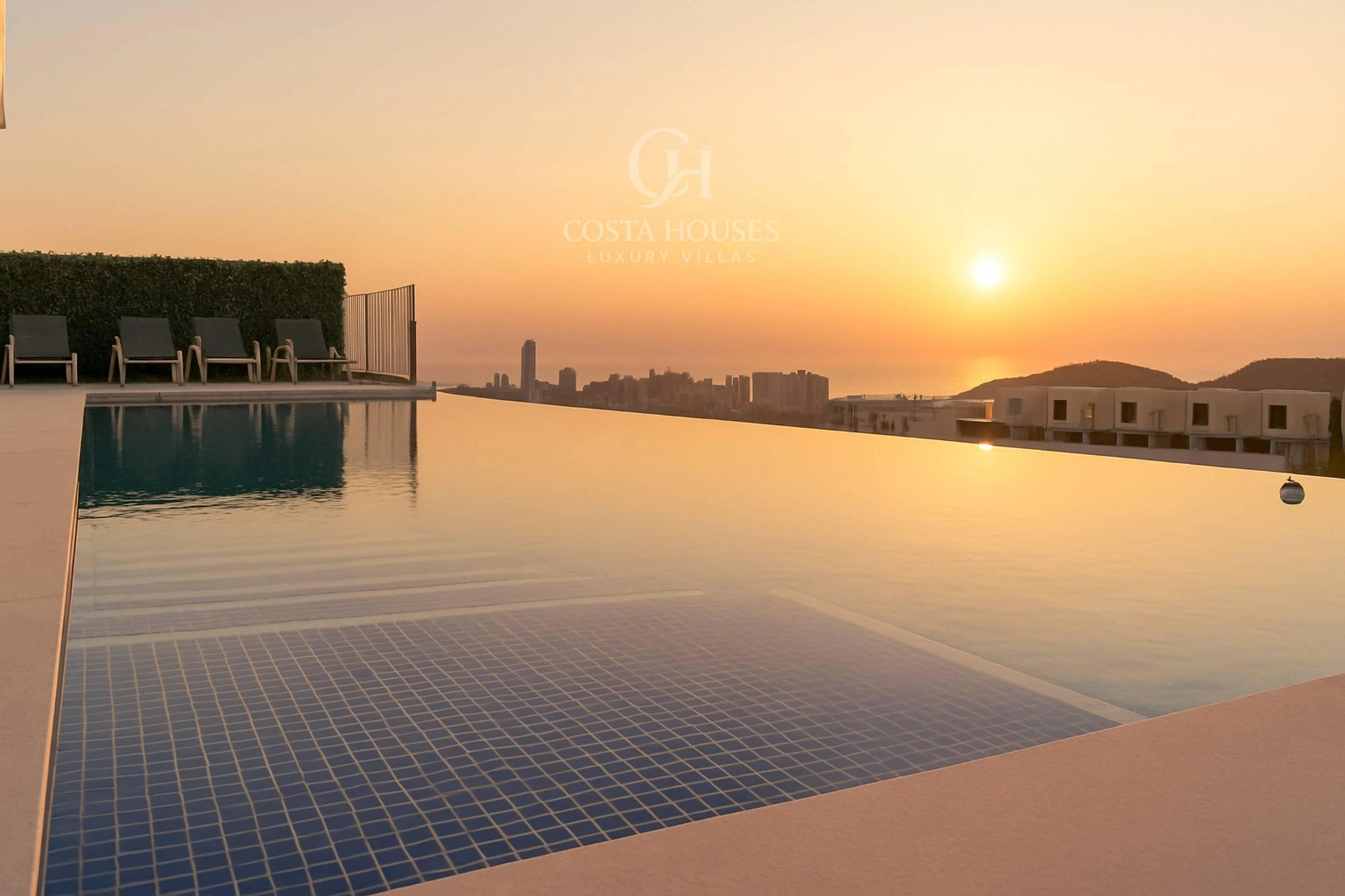 2768V_SKYLINE - VILLA SKYLINE · LUJO MEDITERRANEO EN FINESTRAT CON VISTAS AL MAR Y A BENIDORM