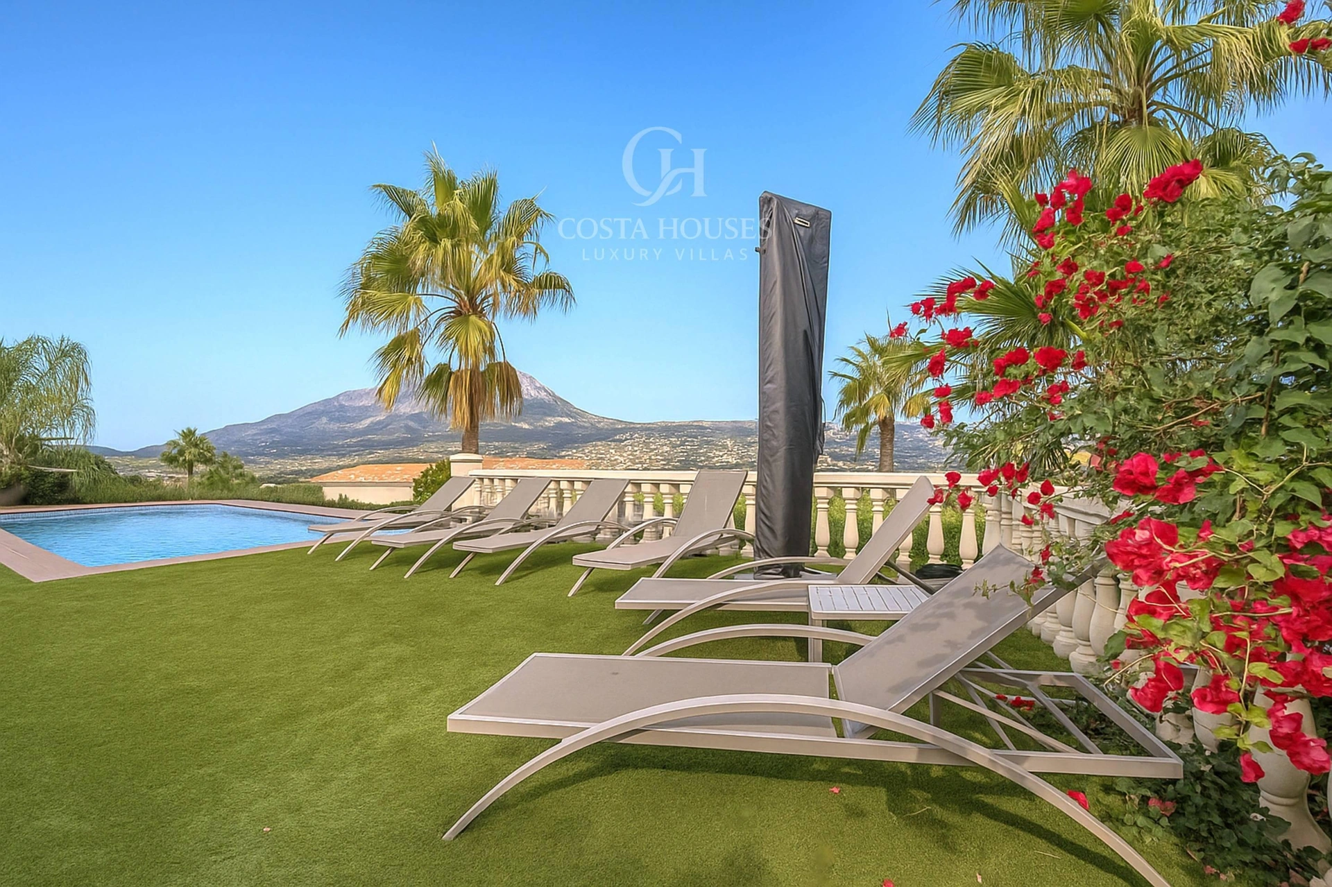 2782V_PIVER - VILLA PIVER · ELEGANCIA CONTEMPORÁNEA ENTRE EL MAR Y EL MONTGÓ – JÁVEA, COSTA BLANCA