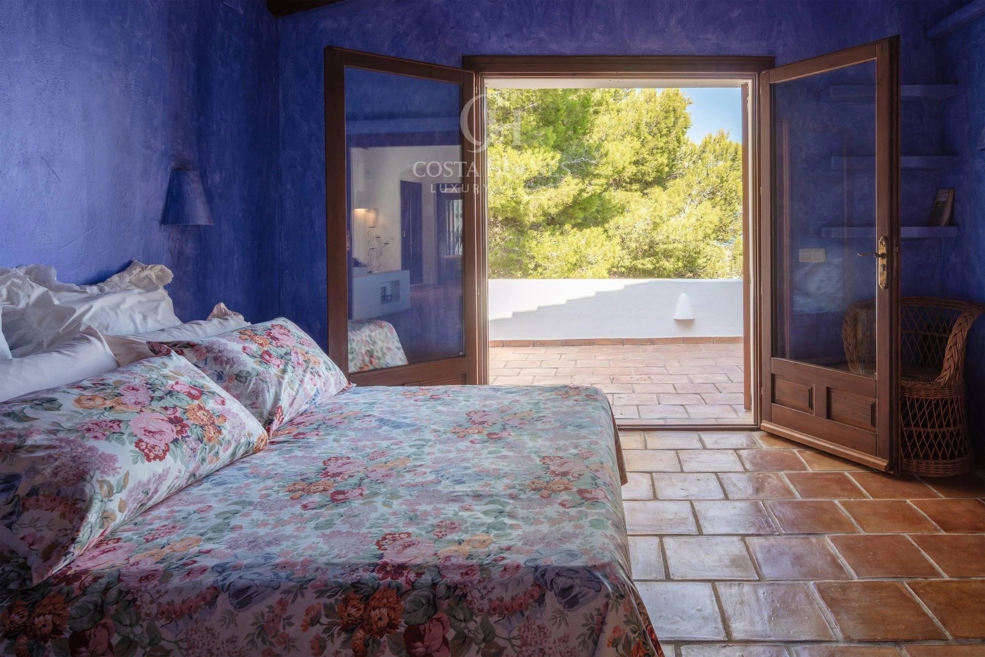 2803VL_BLAVA - VILLA BLAVA · LUZ IBICENCA EN PRIMERA LINEA DEL MAR EN JAVEA XABIA