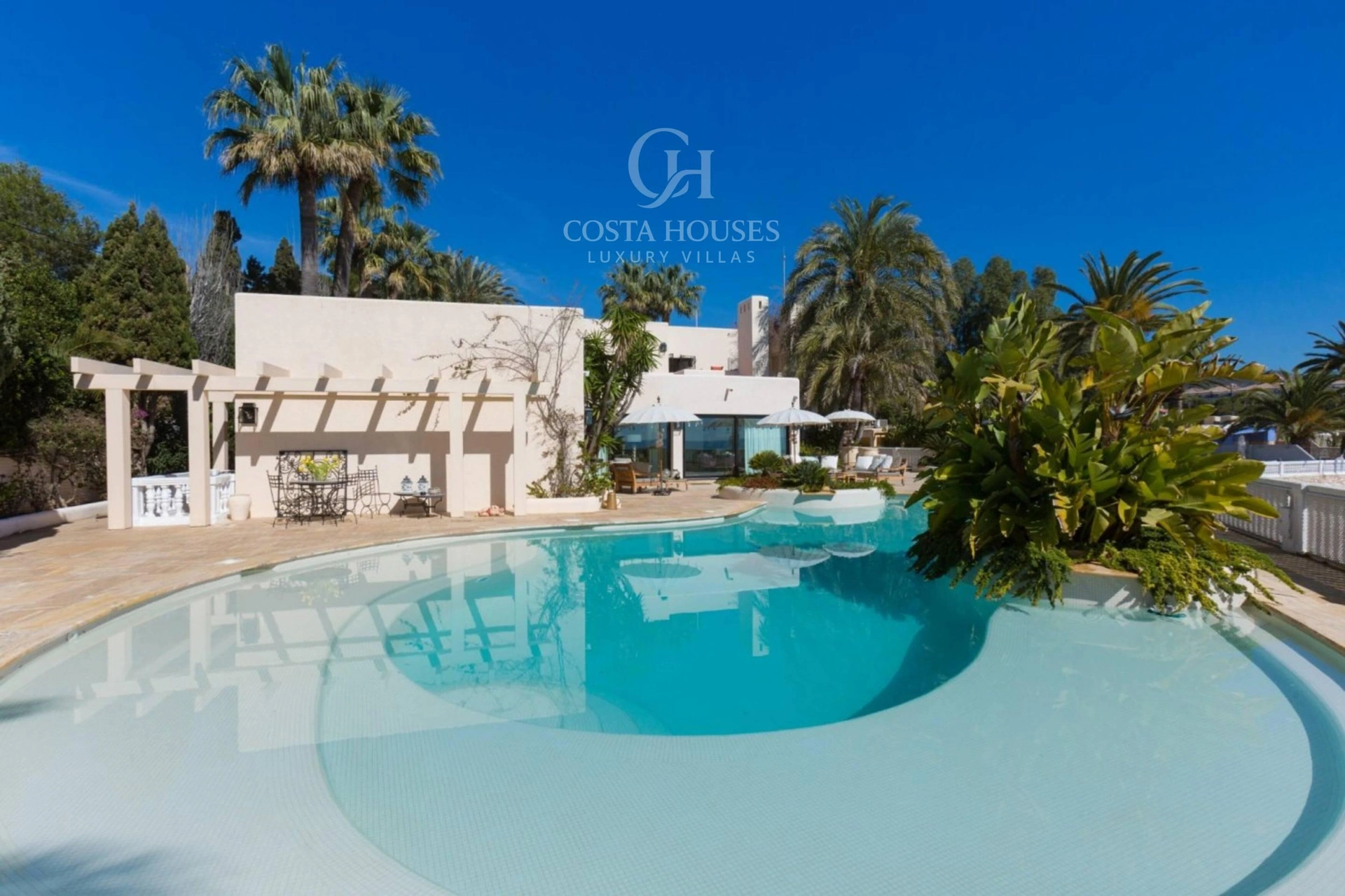 2151VL_SANDBEACH - VILLA SAND BEACH · VILLA DE LUJO EN PRIMERA LÍNEA DE PLAYA DE ARENA EN MORAIRA, ALICANTE