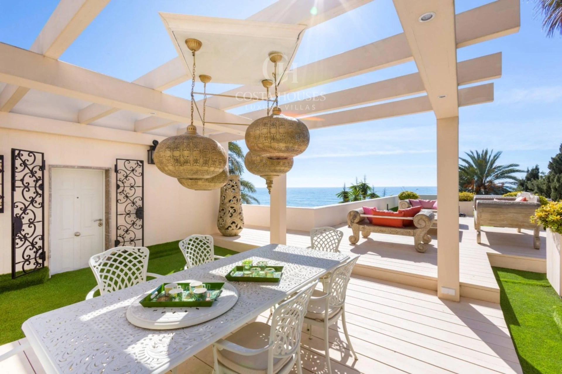 2151VL_SANDBEACH - VILLA SAND BEACH · VILLA DE LUJO EN PRIMERA LÍNEA DE PLAYA DE ARENA EN MORAIRA, ALICANTE