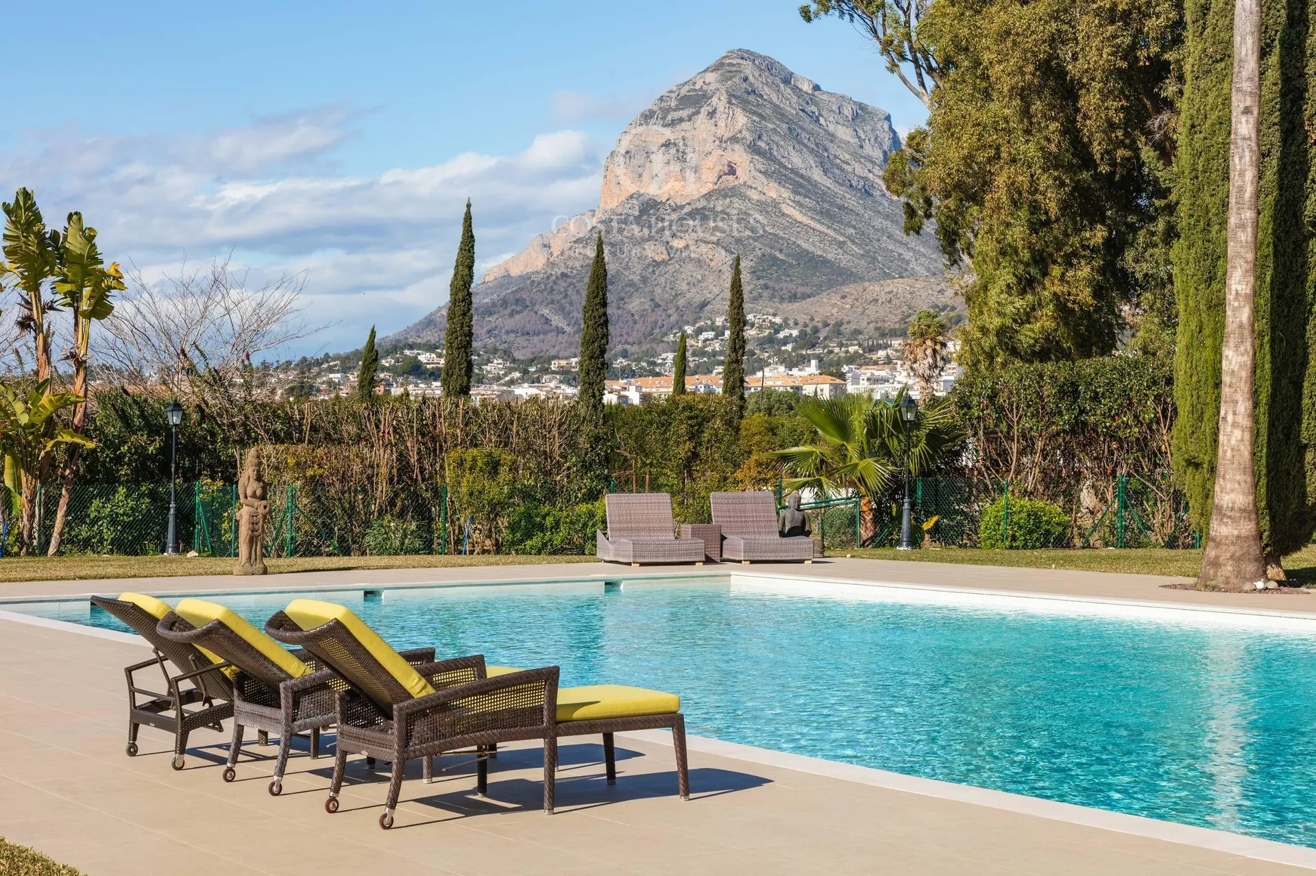 2771VL_FINCASWISS - FINCA SWISS · EN JÁVEA, ELEGANCIA CONTEMPORÁNEA ENTRE EL MONTGÓ Y EL MAR