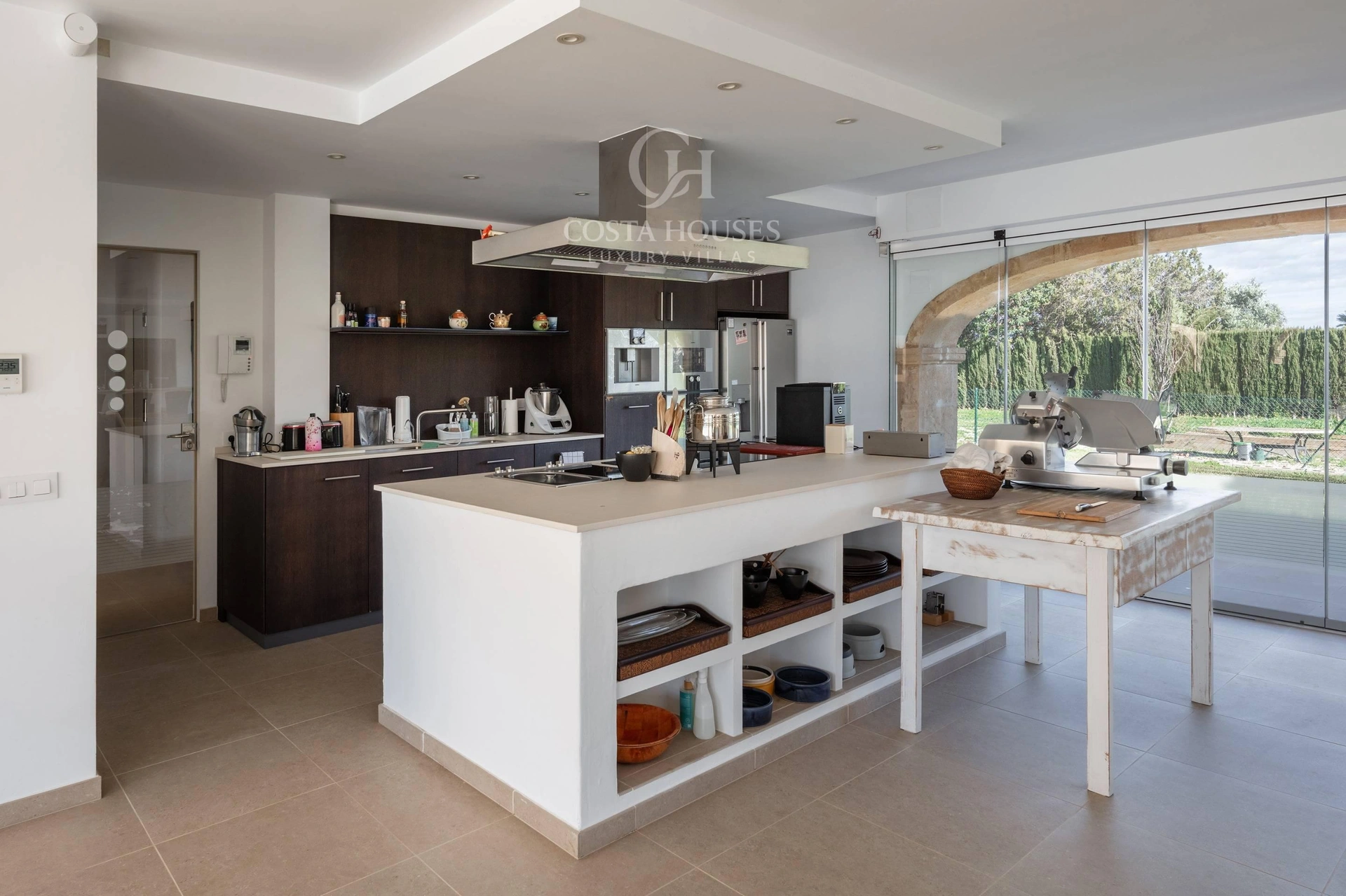 2771VL_FINCASWISS - FINCA SWISS · EN JÁVEA, ELEGANCIA CONTEMPORÁNEA ENTRE EL MONTGÓ Y EL MAR