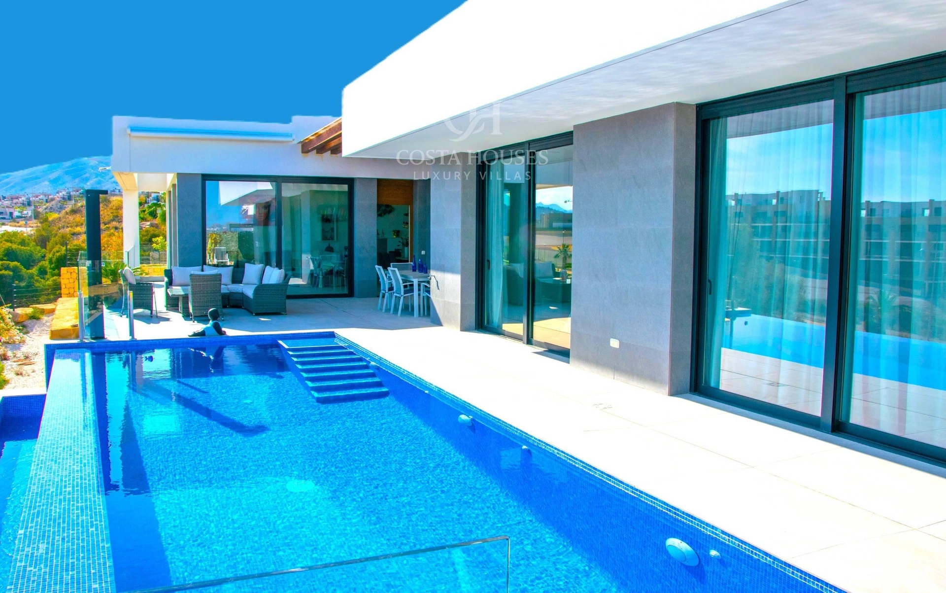 2768V_SKYLINE - VILLA SKYLINE · LUJO MEDITERRANEO EN FINESTRAT CON VISTAS AL MAR Y A BENIDORM