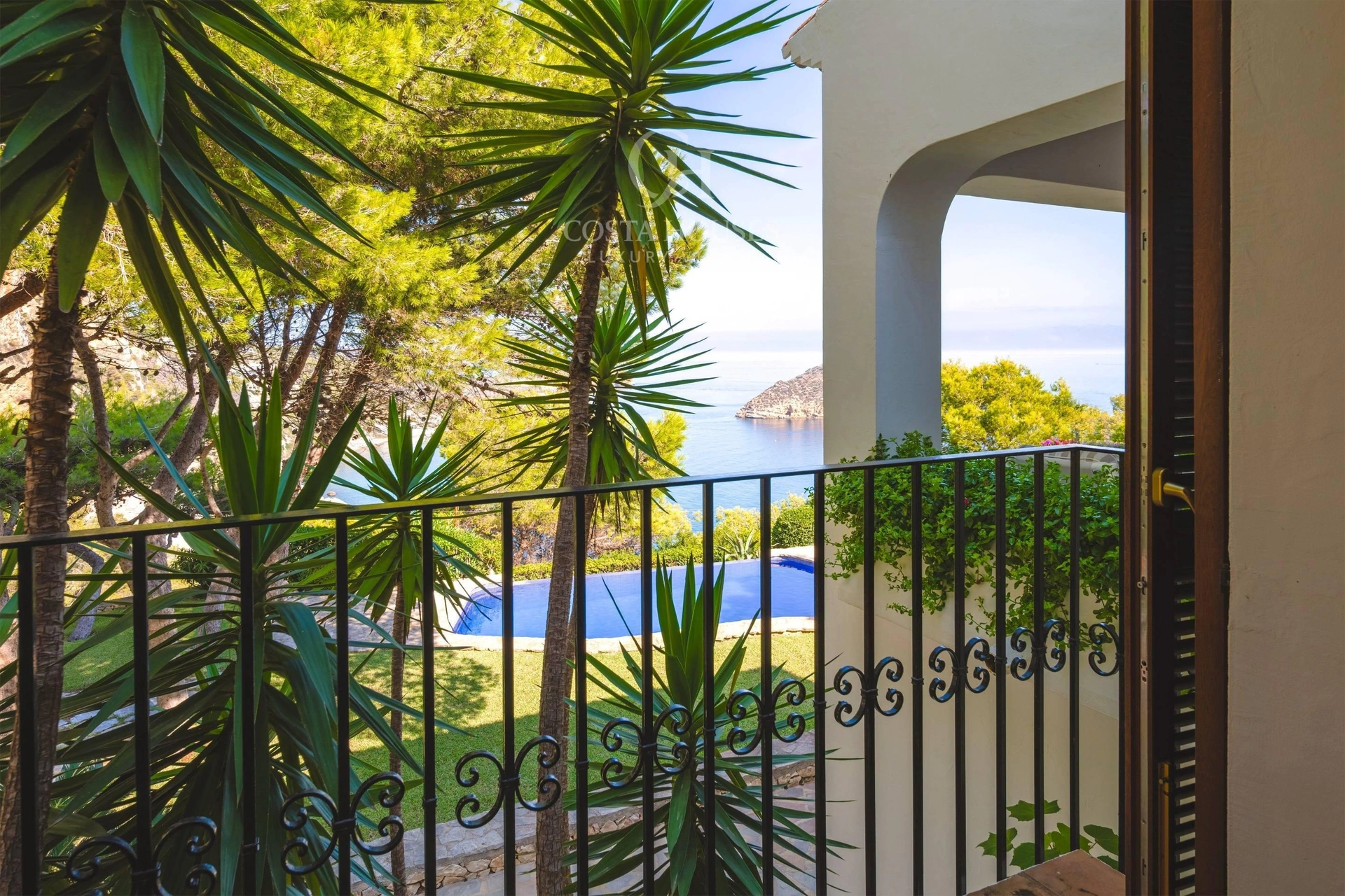 2803VL_BLAVA - VILLA BLAVA · LUZ IBICENCA EN PRIMERA LINEA DEL MAR EN JAVEA XABIA