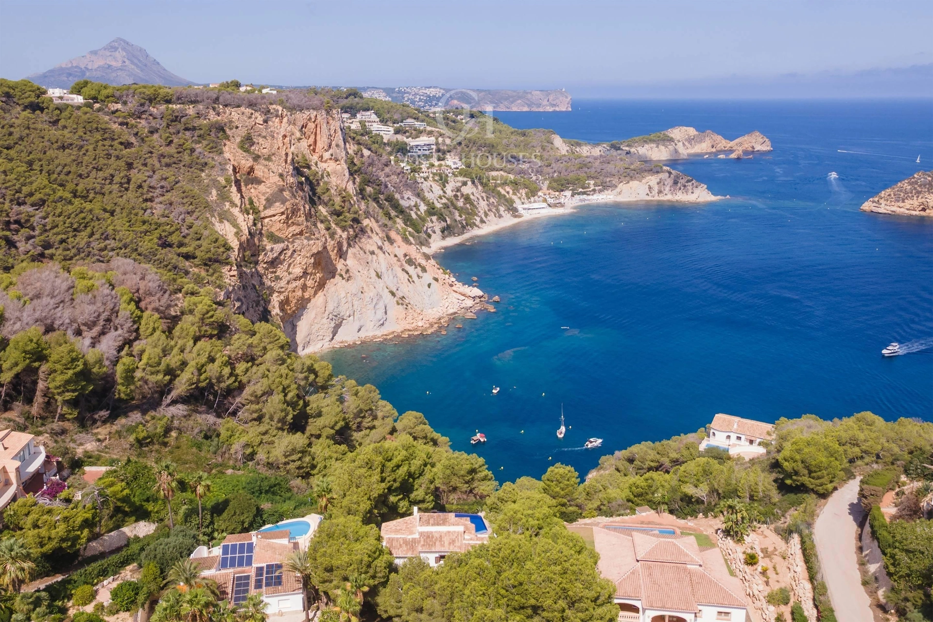 2803VL_BLAVA - VILLA BLAVA · LUZ IBICENCA EN PRIMERA LINEA DEL MAR EN JAVEA XABIA