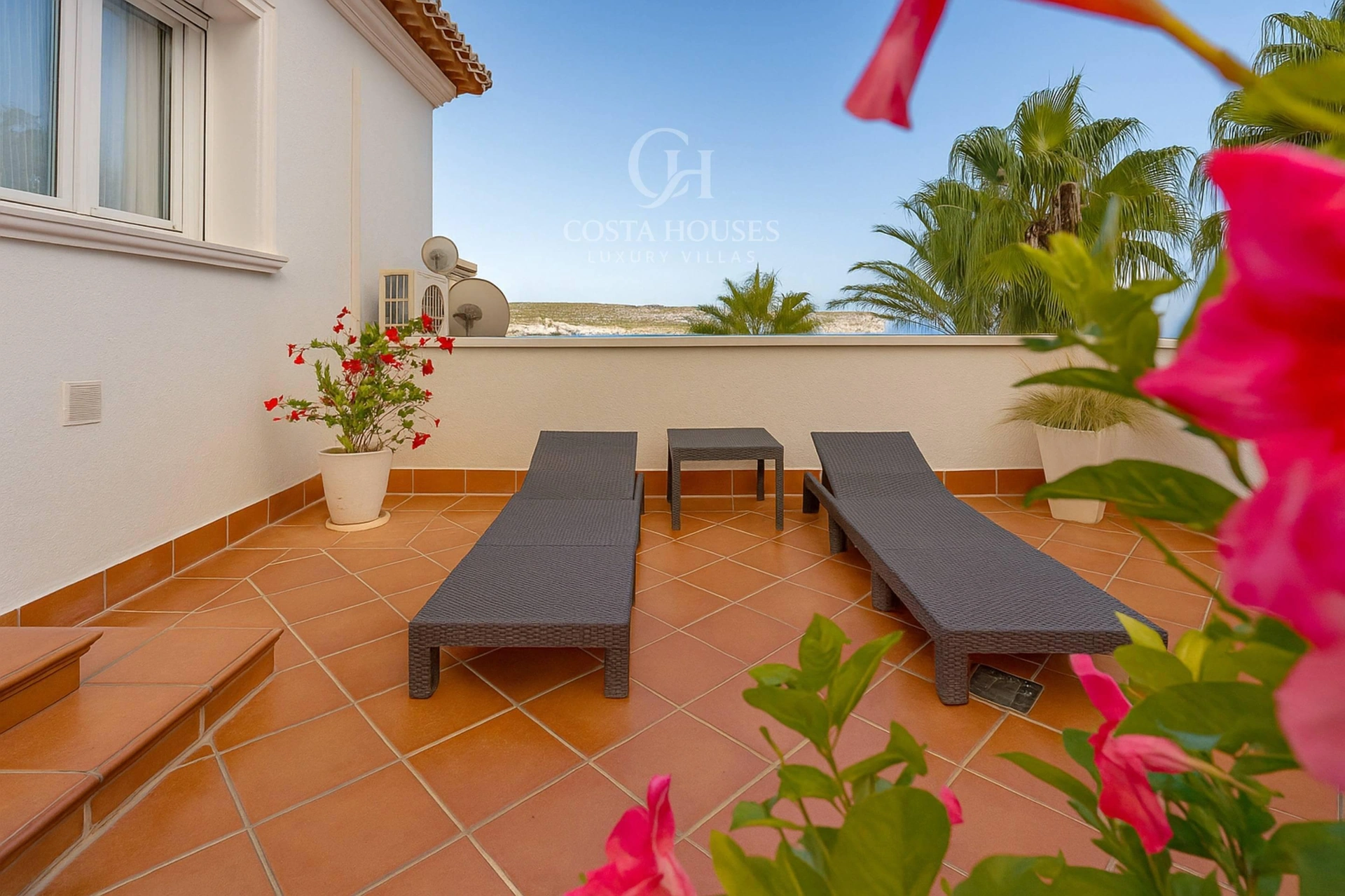2782V_PIVER - VILLA PIVER · ELEGANCIA CONTEMPORÁNEA ENTRE EL MAR Y EL MONTGÓ – JÁVEA, COSTA BLANCA
