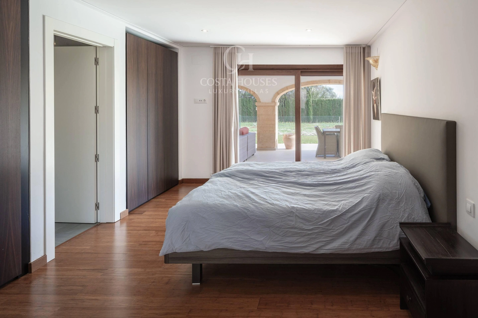 2771VL_FINCASWISS - FINCA SWISS · EN JÁVEA, ELEGANCIA CONTEMPORÁNEA ENTRE EL MONTGÓ Y EL MAR