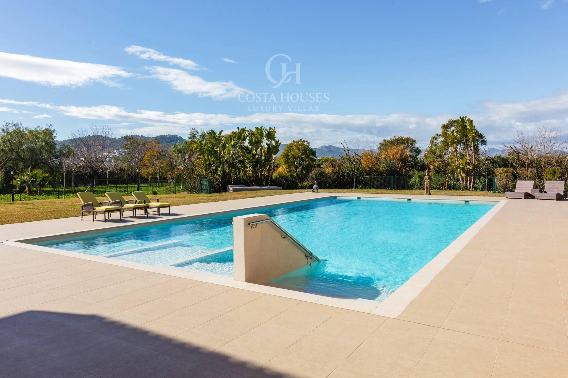 2771VL_FINCASWISS - FINCA SWISS · EN JÁVEA, ELEGANCIA CONTEMPORÁNEA ENTRE EL MONTGÓ Y EL MAR