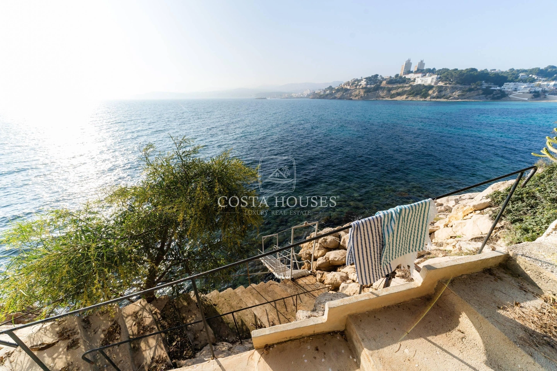 2406VL_PUERTOSOL - ❶ IBIZA VILLA FRENTE AL MAR EN MORAIRA, Costa Blanca | Exclusive SEAFRONT IBIZA VILLA in Moraira