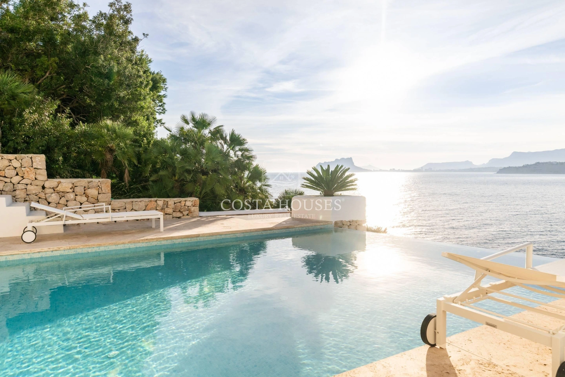 2406VL_PUERTOSOL - ❶ IBIZA VILLA FRENTE AL MAR EN MORAIRA, Costa Blanca | Exclusive SEAFRONT IBIZA VILLA in Moraira