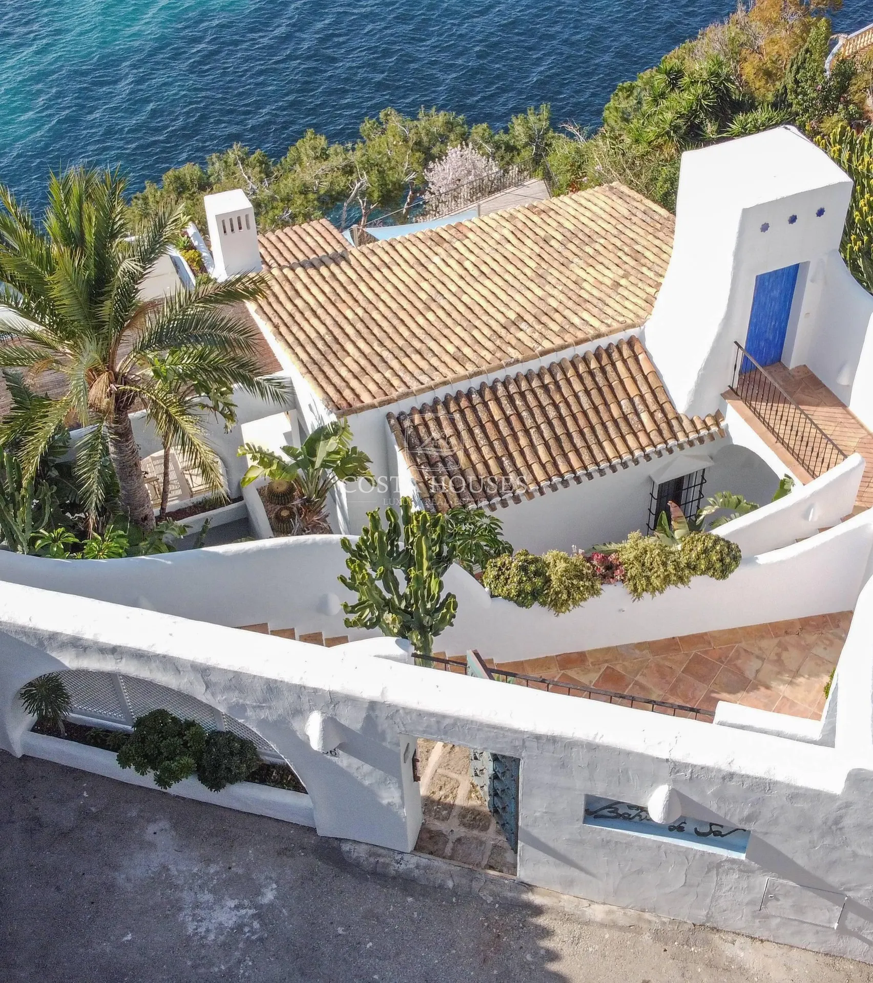 2406VL_PUERTOSOL - ❶ IBIZA VILLA FRENTE AL MAR EN MORAIRA, Costa Blanca | Exclusive SEAFRONT IBIZA VILLA in Moraira