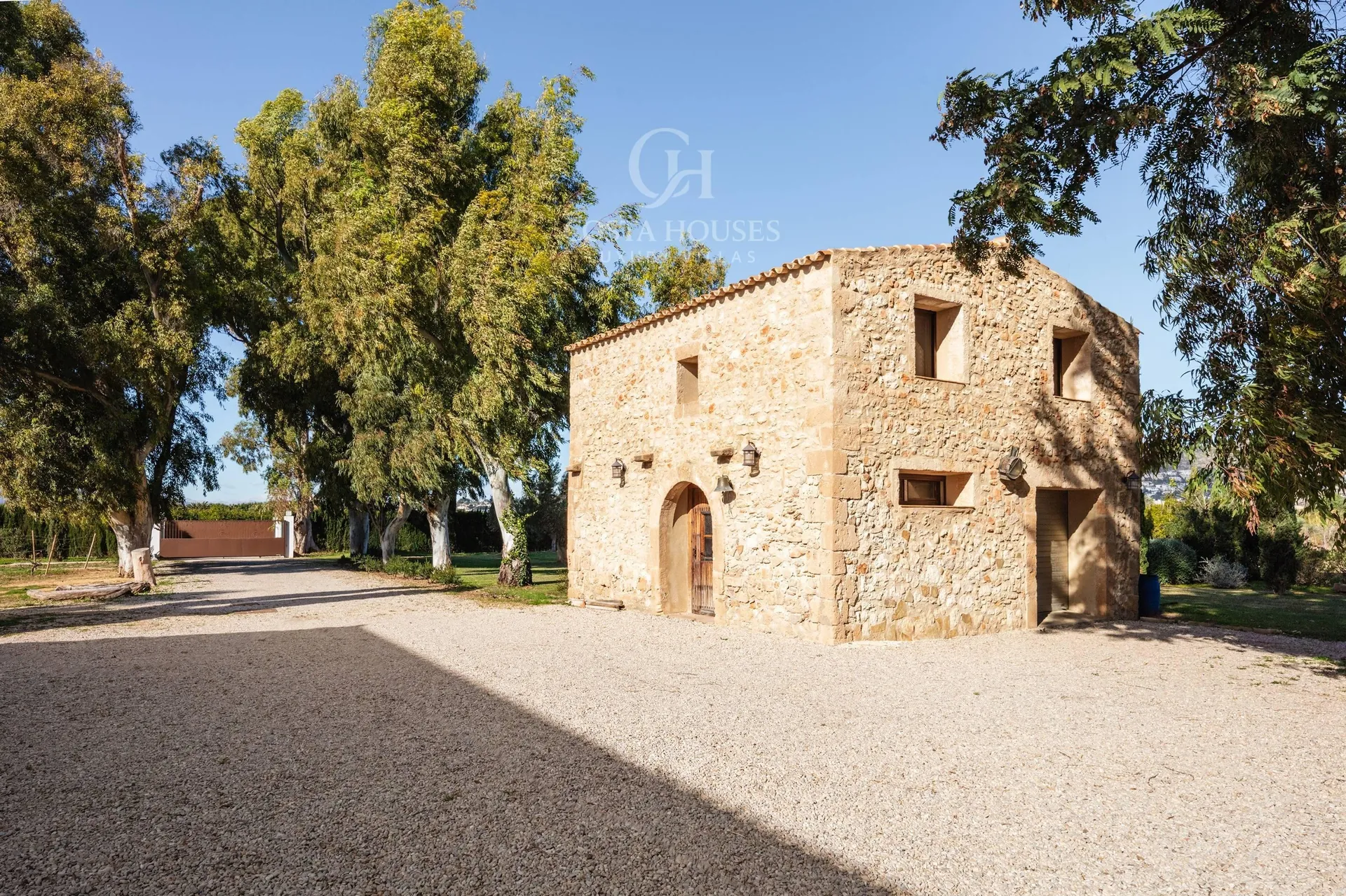 2771VL_FINCASWISS - FINCA SWISS · EN JÁVEA, ELEGANCIA CONTEMPORÁNEA ENTRE EL MONTGÓ Y EL MAR