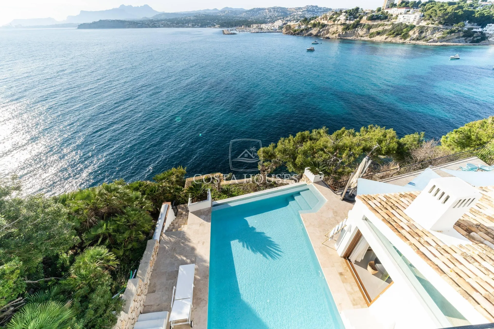 2406VL_PUERTOSOL - ❶ IBIZA VILLA FRENTE AL MAR EN MORAIRA, Costa Blanca | Exclusive SEAFRONT IBIZA VILLA in Moraira