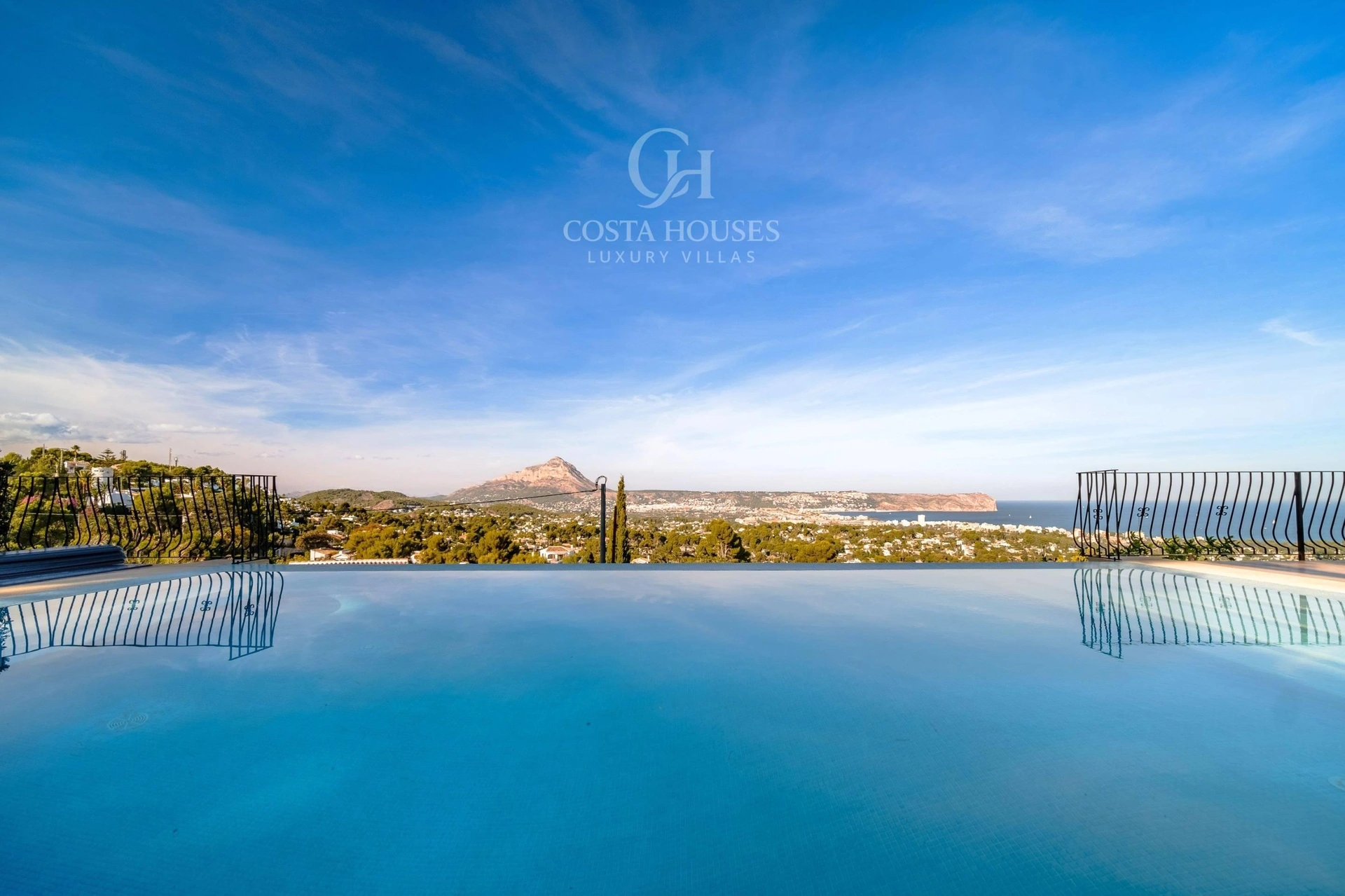 2719VL_MILAN - VILLA MILAN · RESIDENCIA DE LUJO CON VISTAS PANORÁMICAS AL MAR EN JÁVEA, ALICANTE
