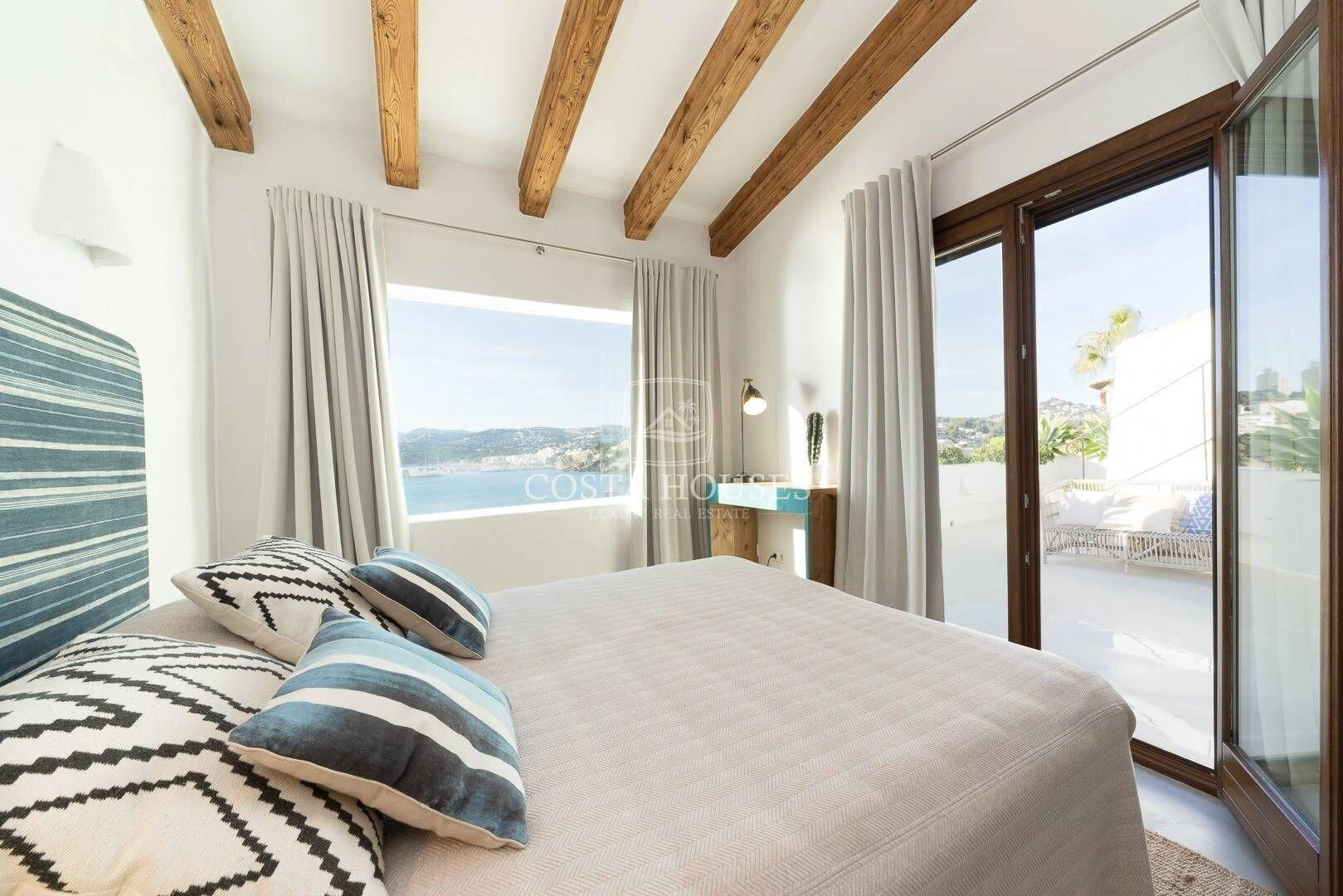 2406VL_PUERTOSOL - ❶ IBIZA VILLA FRENTE AL MAR EN MORAIRA, Costa Blanca | Exclusive SEAFRONT IBIZA VILLA in Moraira