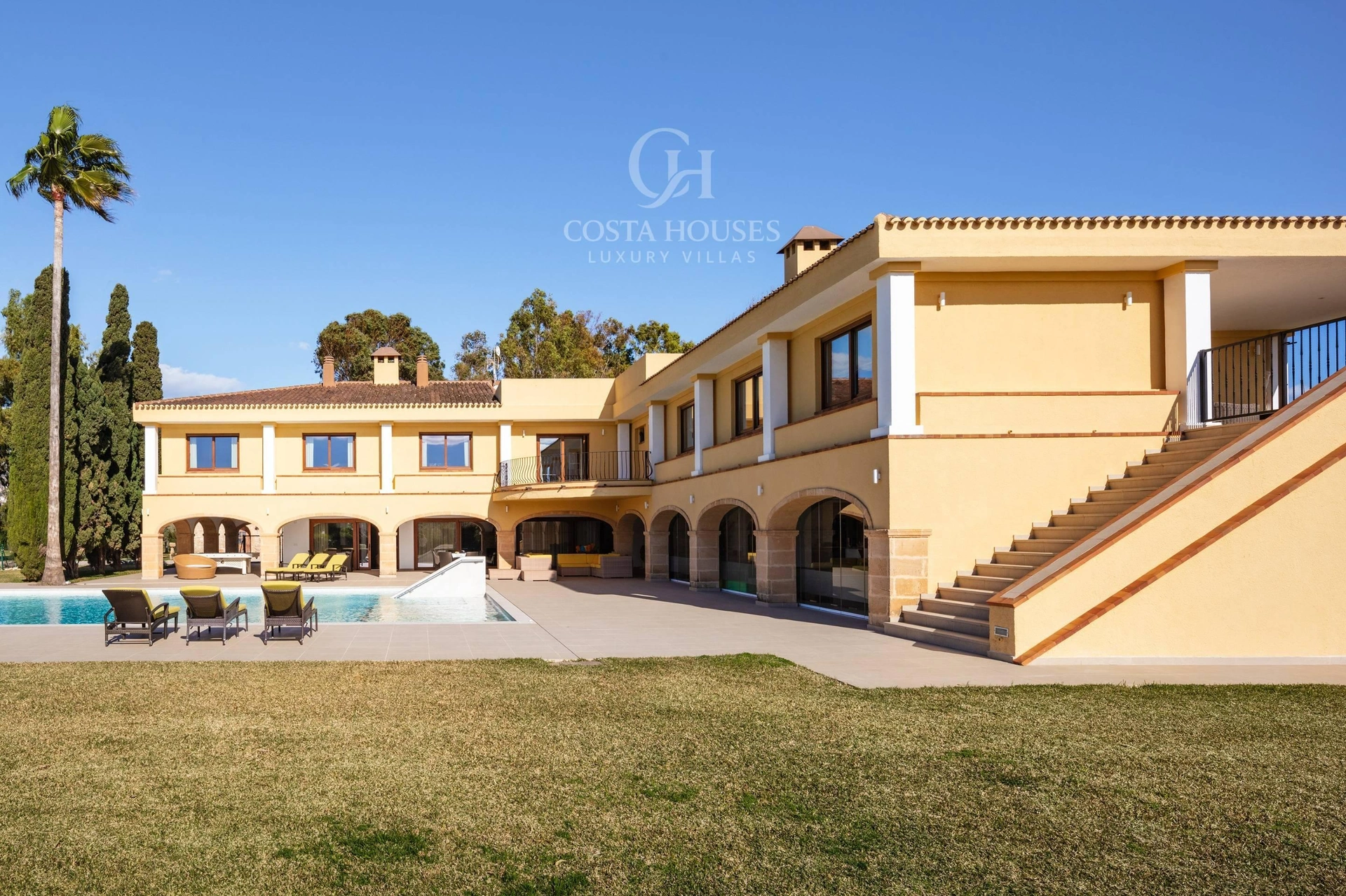 2771VL_FINCASWISS - FINCA SWISS · EN JÁVEA, ELEGANCIA CONTEMPORÁNEA ENTRE EL MONTGÓ Y EL MAR