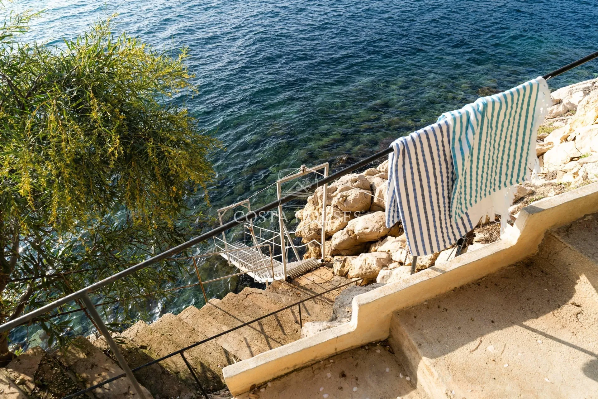 2406VL_PUERTOSOL - ❶ IBIZA VILLA FRENTE AL MAR EN MORAIRA, Costa Blanca | Exclusive SEAFRONT IBIZA VILLA in Moraira